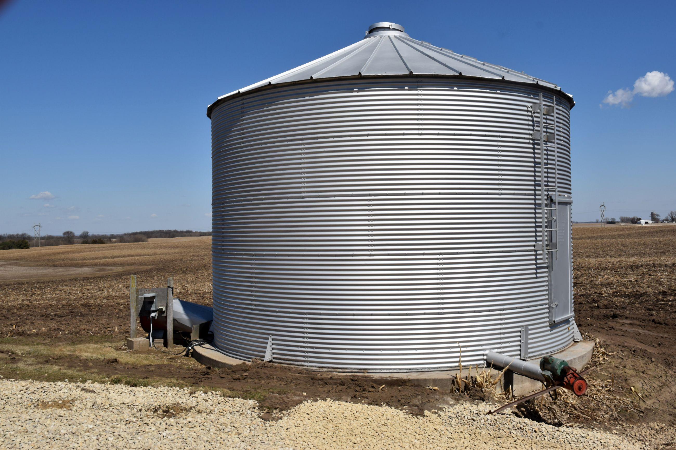 4000 Bushel Grain Bin With Aeration Floor, 10' 3" Diameter, 5 Rings Tall, 12" Floor, New Fan Motor,