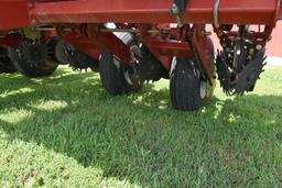 White 8100 Planter, 12 Row 30” Vertical Fold, Liquid Fertilizer, 2-200 Gallon Poly Tanks, Thumper Pi