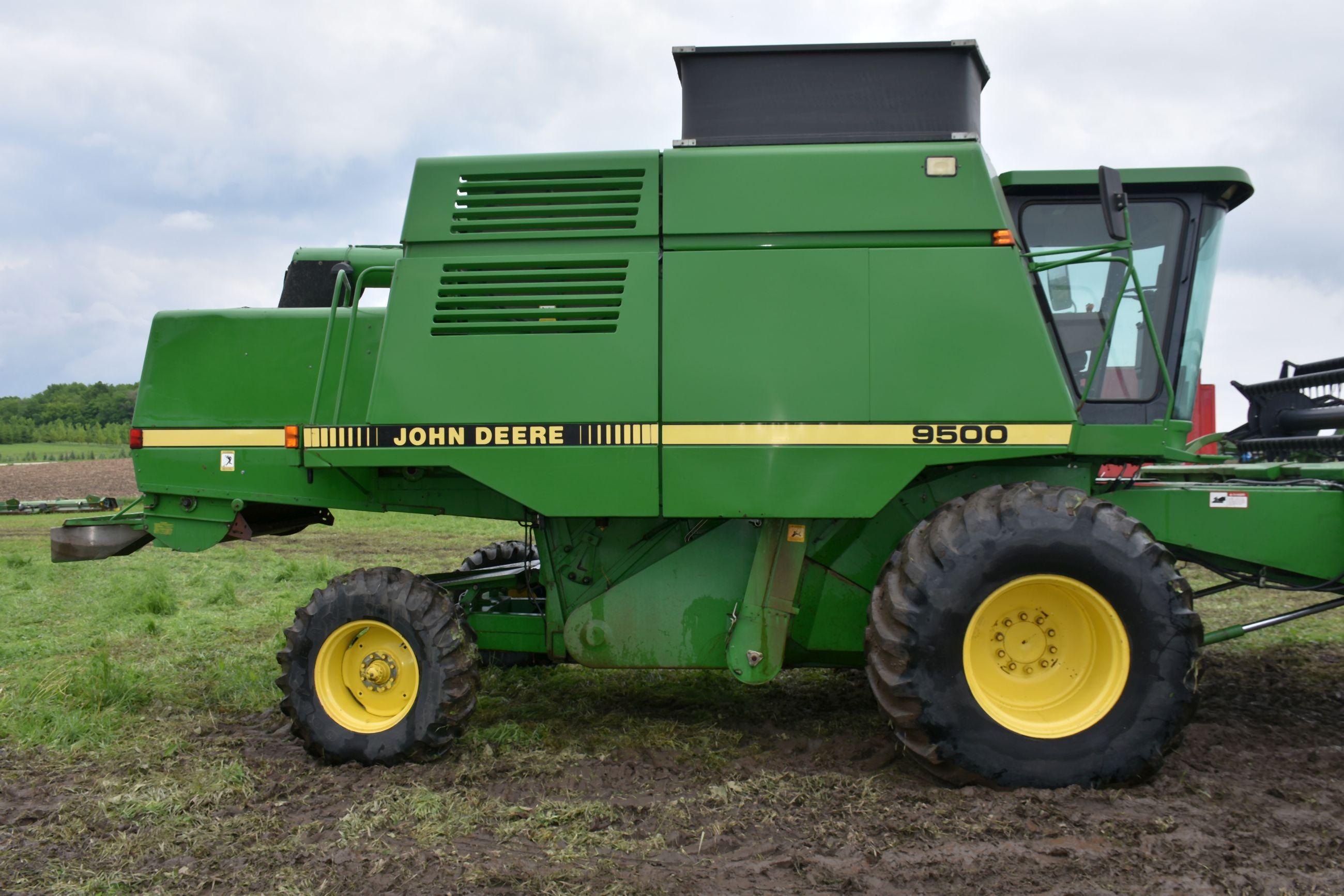 1990 John Deere 9500, 30.5L-32. Chopper Spreader, Bin Topper, 7262 Engine Hours, 4668 Separator Hour