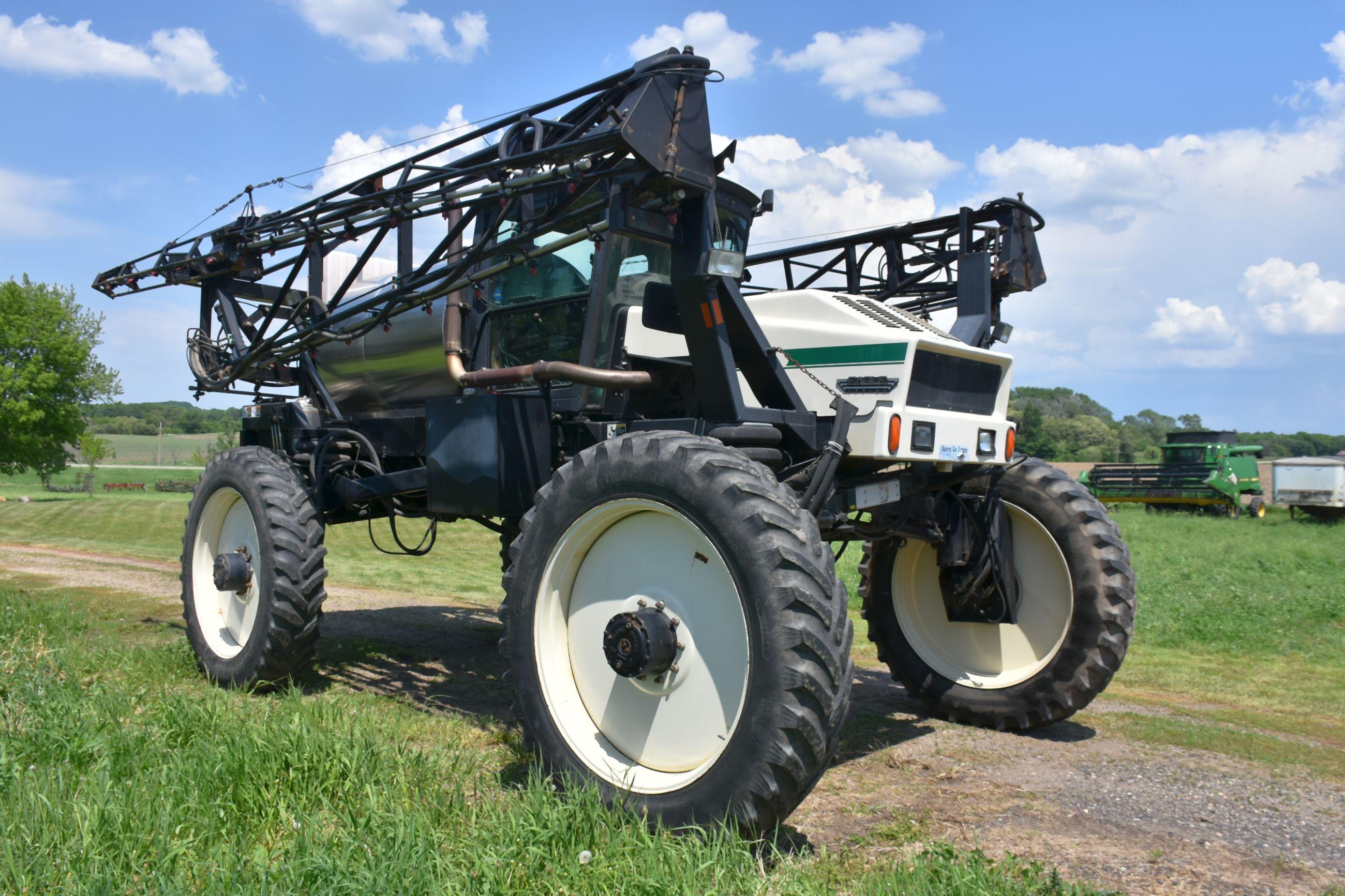 Wilmar 8100 Eagle Self – Propelled Crop Sprayer, Cummins Diesel, Hydro. Transmission, 14-9R46 Tires,