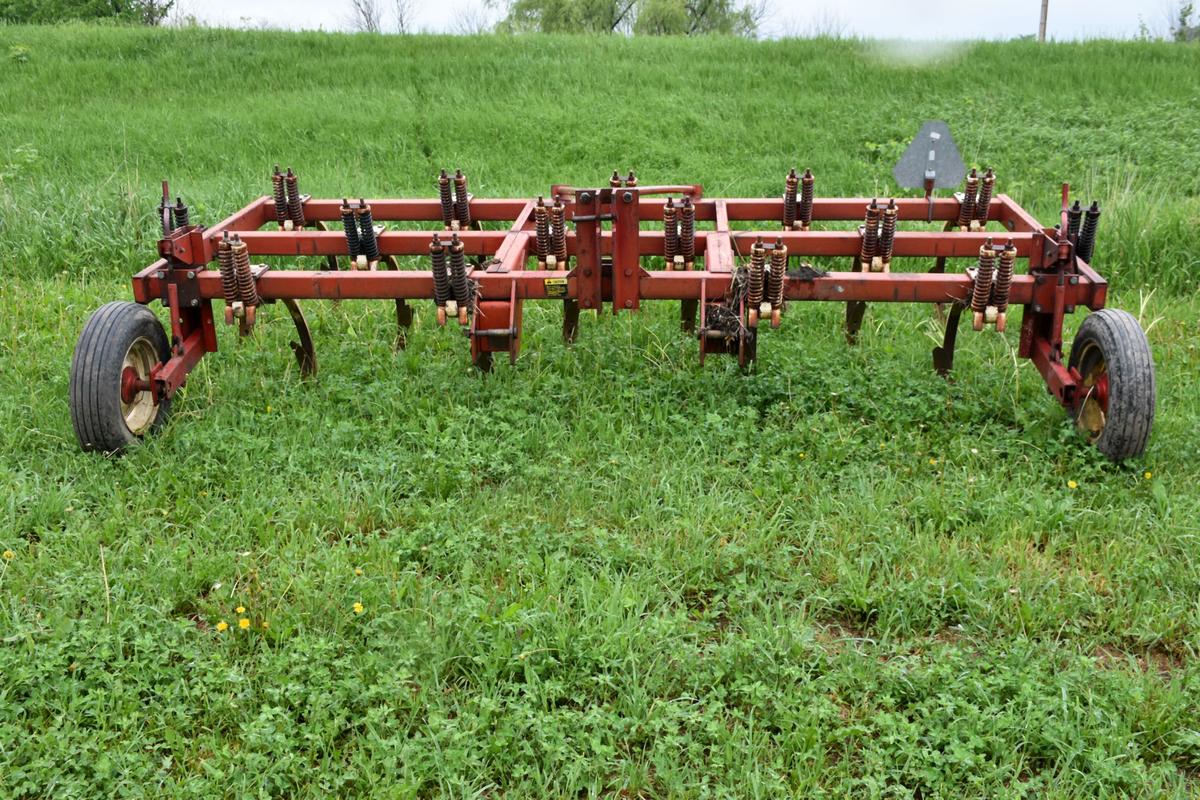 IHC 55 Chisel Plow 14.5’, 15 Shank, 3pt., Gauge Wheels