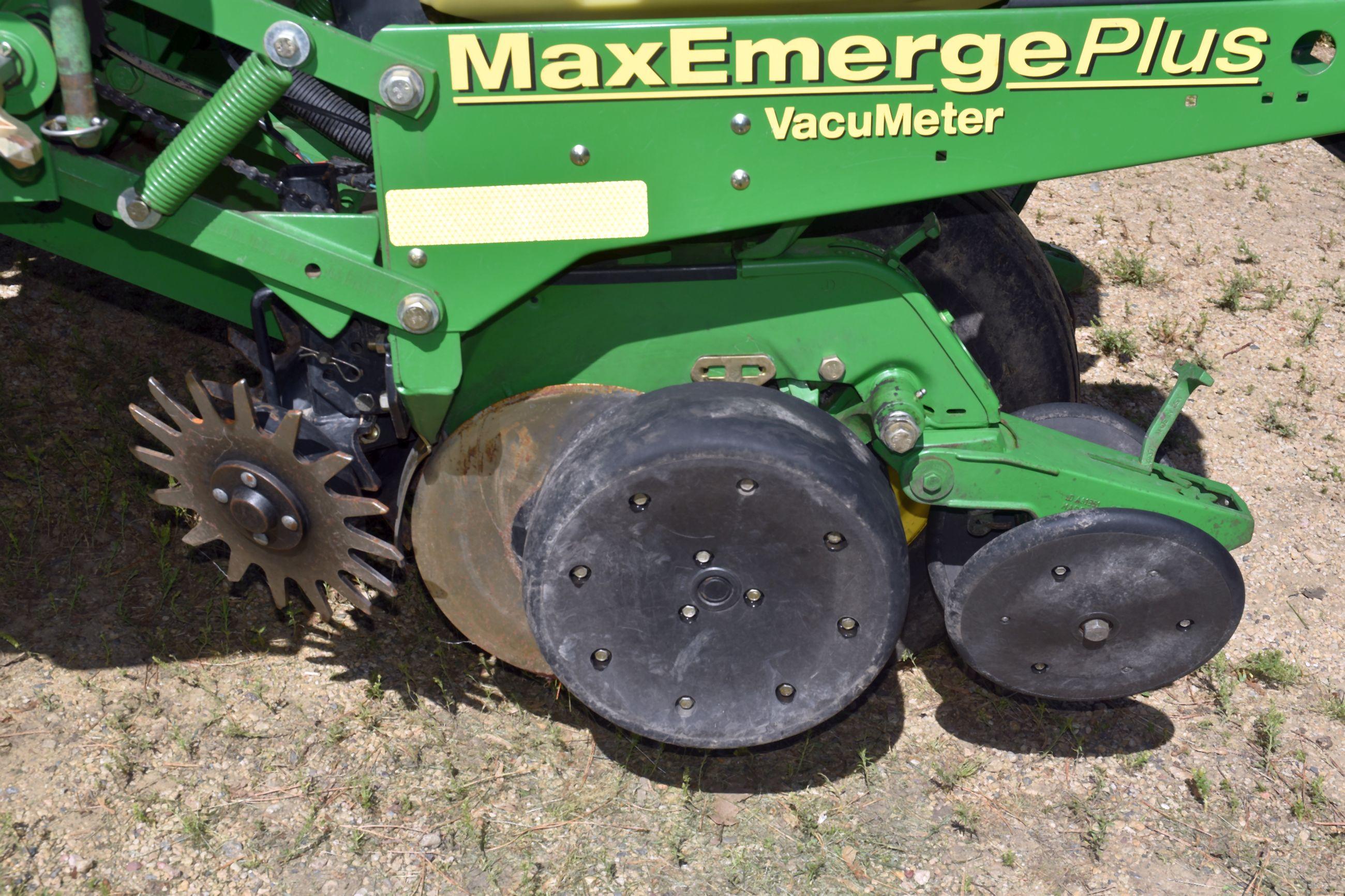 John Deere 1760 MaxEmerge Plus Planter 12 Row 30”, Liquid Fertilizer, (2) 200 Gallon Poly Fertilizer