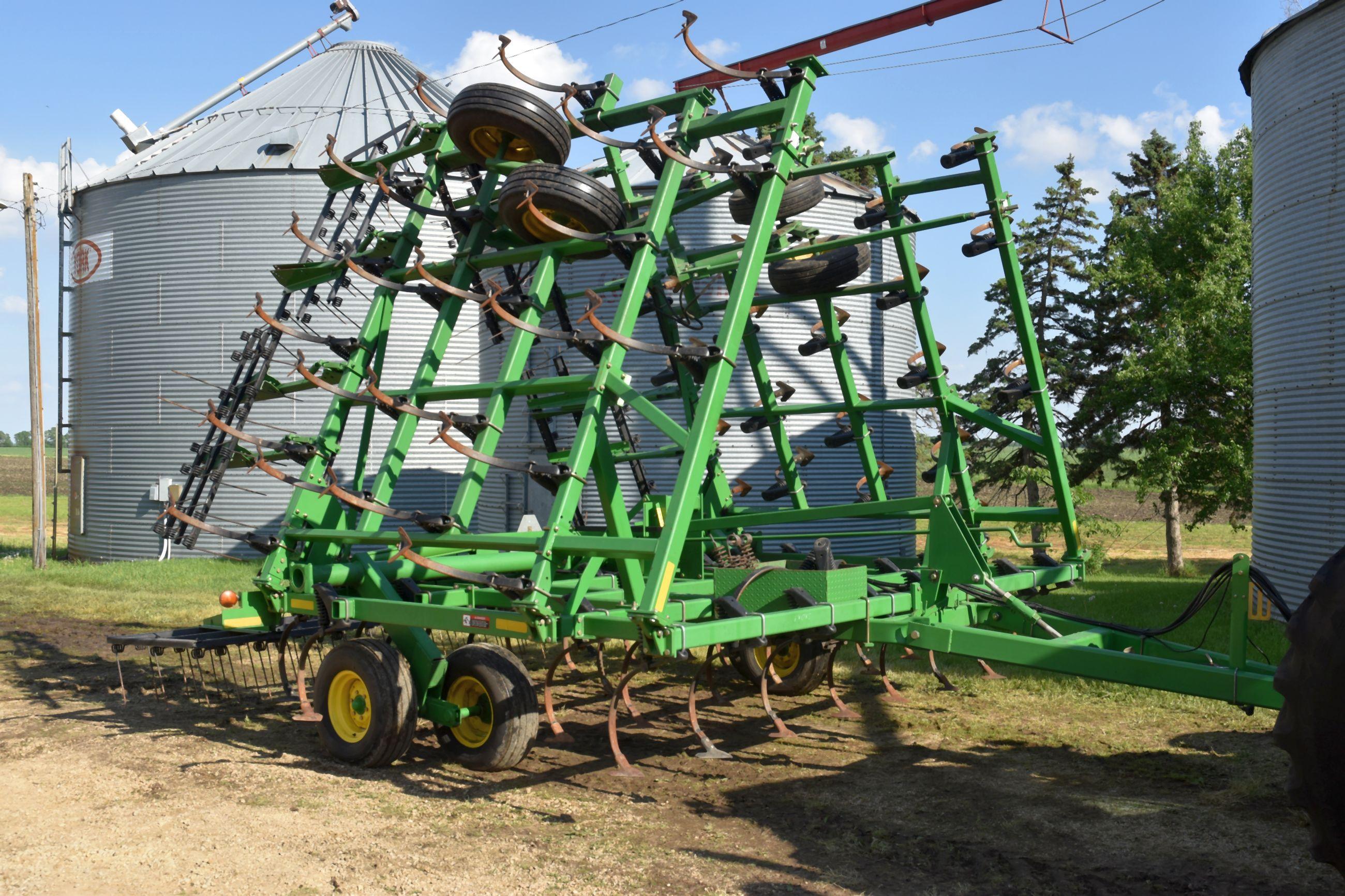 John Deere 980 Field Cultivator, 38.5’ Depth Control, 3 Bar Harrow, Walking Tandems, SN: X014045