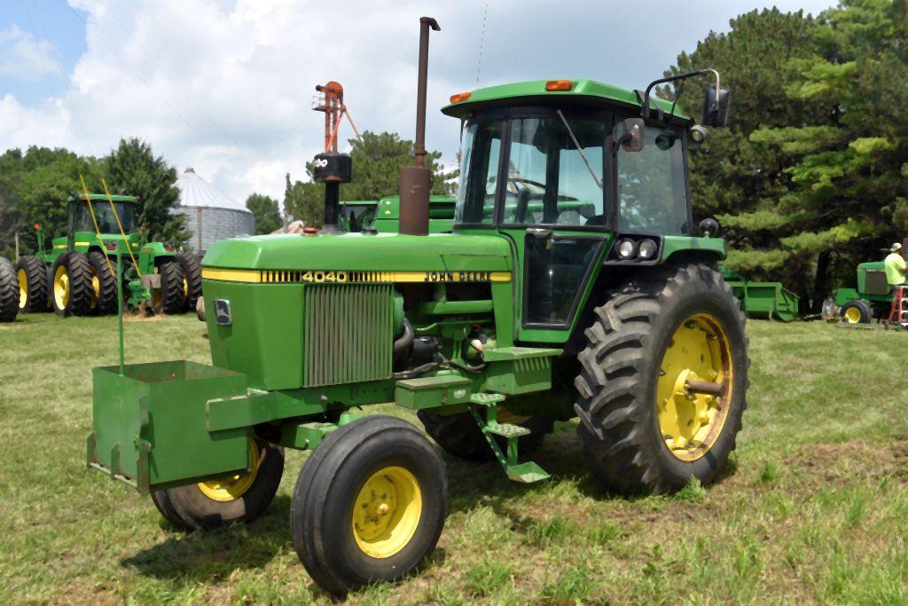 John Deere 4040 2WD, 4671 Hours, 18.4 X 38, 3pt., Quick Hitch, 2 Hydraulics, 540/1000 PTO, 8 Speed P