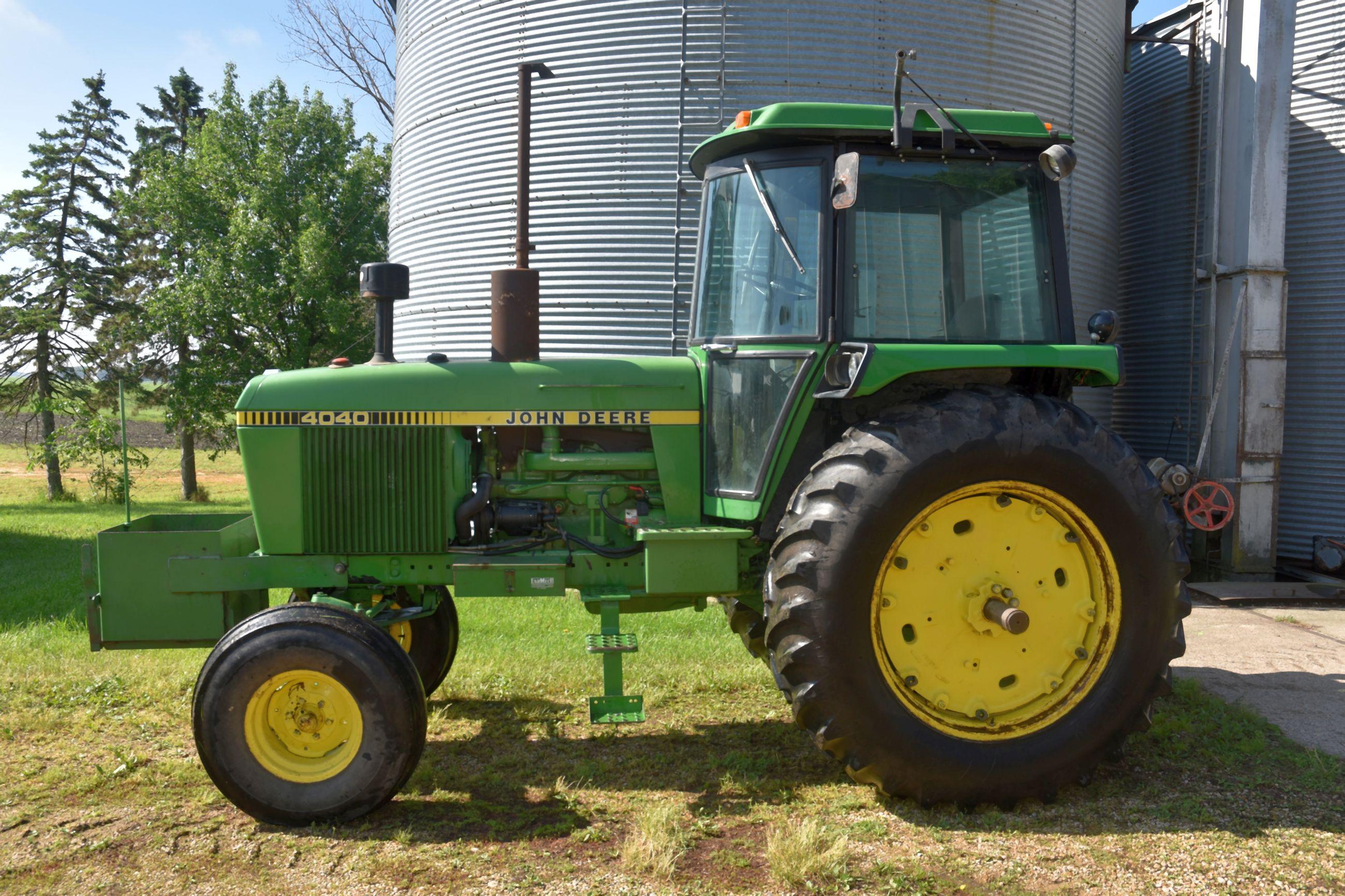 John Deere 4040 2WD, 4671 Hours, 18.4 X 38, 3pt., Quick Hitch, 2 Hydraulics, 540/1000 PTO, 8 Speed P