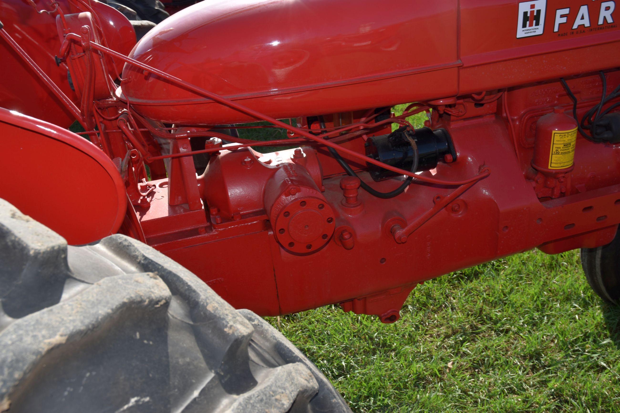 Farmall Super H, Good Rubber, Fenders, SN: 15667J