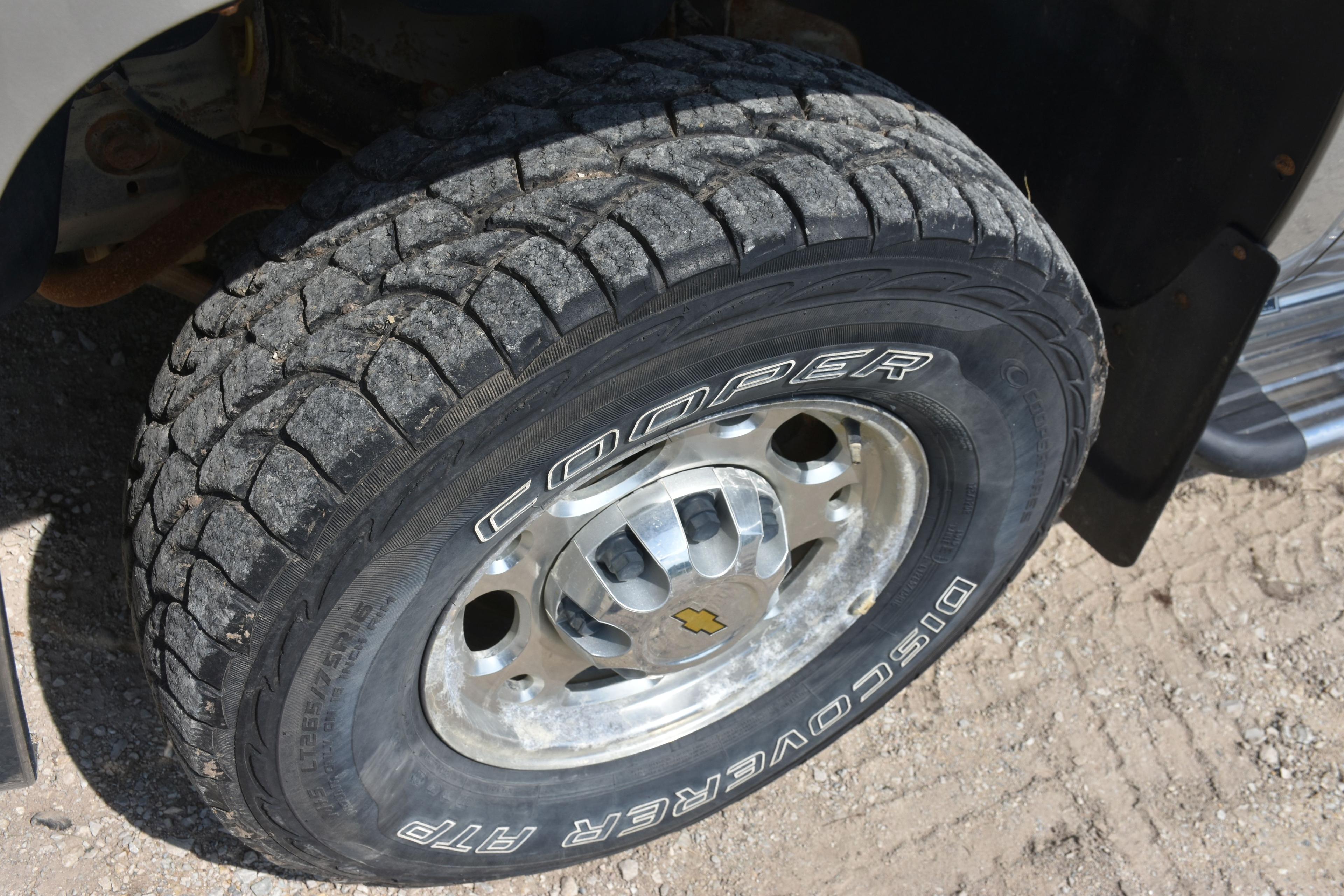 2008 Chevy 2500 HD LT  Silverado 4x4, 6.0 Vortec V8, Auto, Extended Cab, 6’ Box, 4 door, 51,313 mile