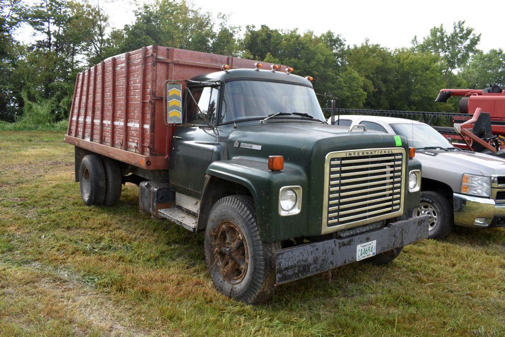 1975 International Load Star 1700, Single Axle, V8, Gas, 5 Speed With 15’ Wooden Box & Hoist, Not Ru