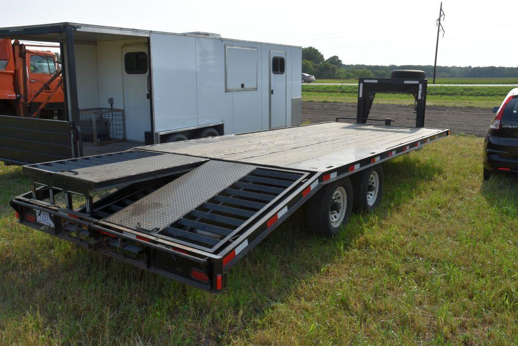 2000 Featherlite Gooseneck Trailer, Tandem  Axle, 24', 19' bed with  5' beaver tail,  ramps, wood fl
