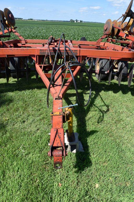 Kewanee 750 Tandem Disc, 19.5', Manual Fold Wings, Rock Flex, 20" Blades, Hydraulic Lift