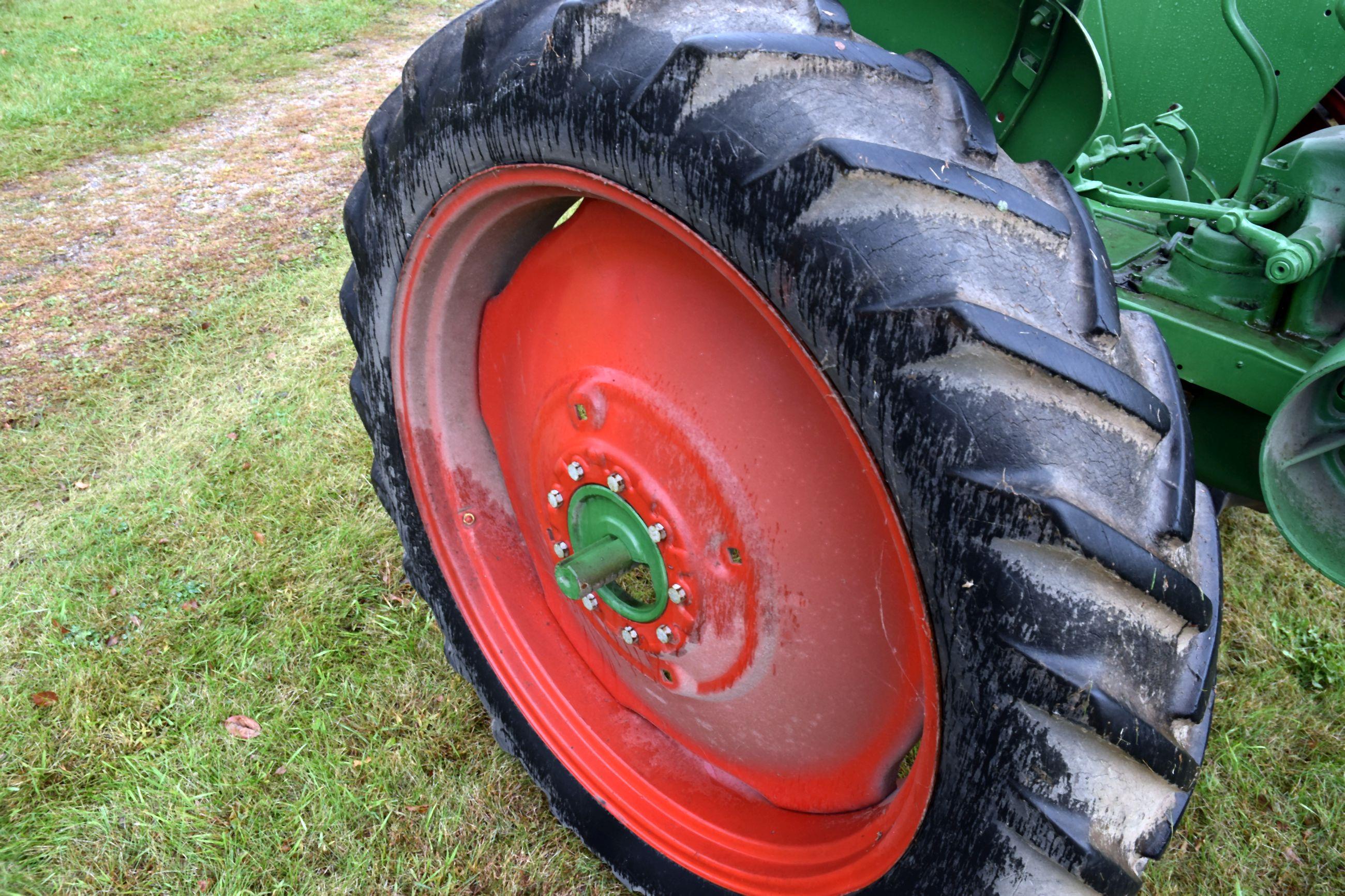 Oliver Row Crop 66, Wide Front, Good Tin, Fenders, 540 PTO, Rear Hitch, Belt Pulley, Gas Engine, Sid