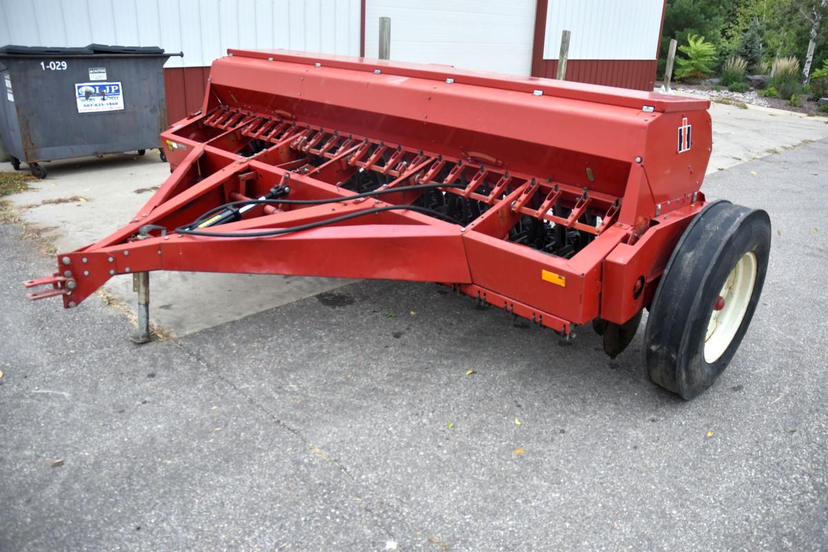 IHC 5100 Soybean Special Drill, Press Wheels, 12’ x 6” Spacings, Hydraulic Lift, SN: C008462