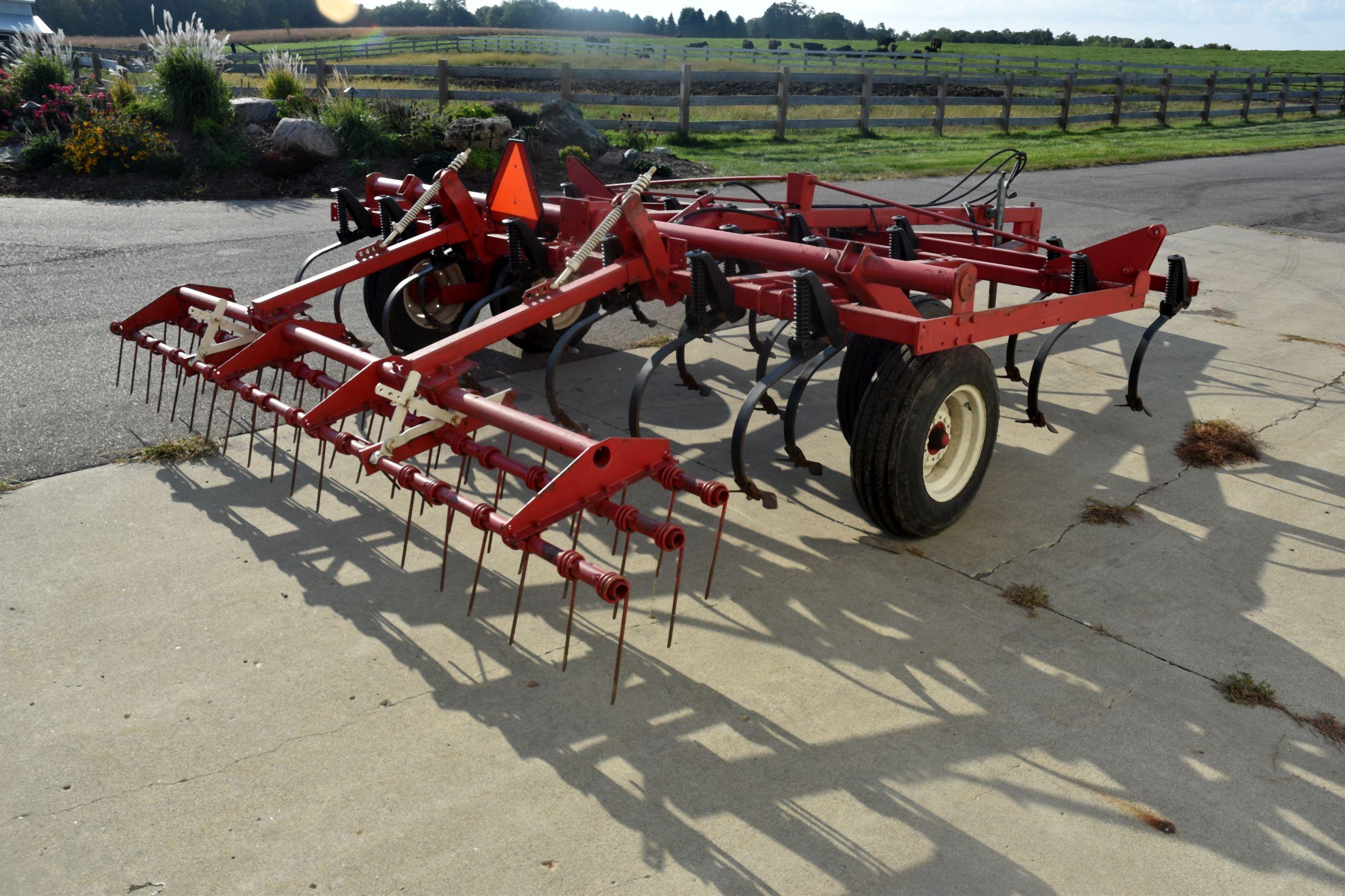 IHC Viber Shank 45 Field Cultivator, 12.5’, 3 Bar Harrow, Pull Type