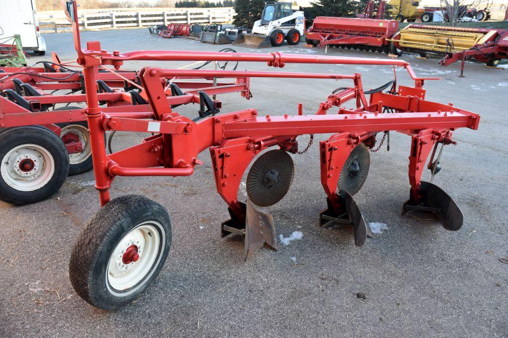 IHC Model 70, 3 Bottom Trip Beam Plow, 3 x 16’s, Coulters