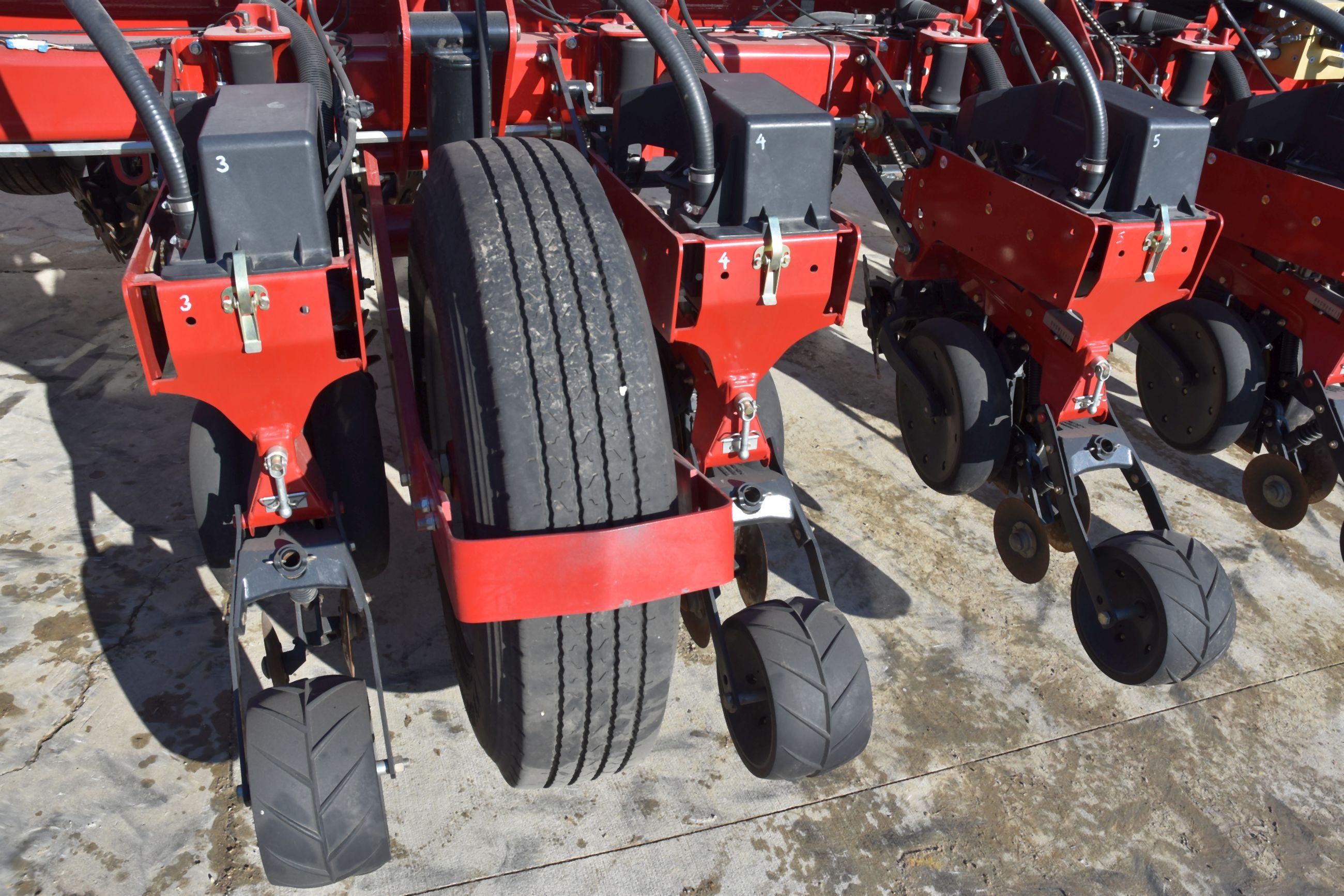 2011 Case IH 1250 Early Riser Planter 24R30” Center Fill, Liquid Fertilizer, 500 Gallon Tank, John B