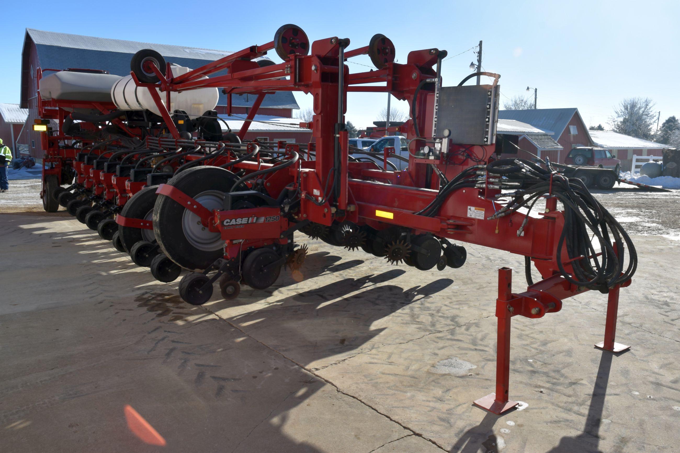 2011 Case IH 1250 Early Riser Planter 24R30” Center Fill, Liquid Fertilizer, 500 Gallon Tank, John B