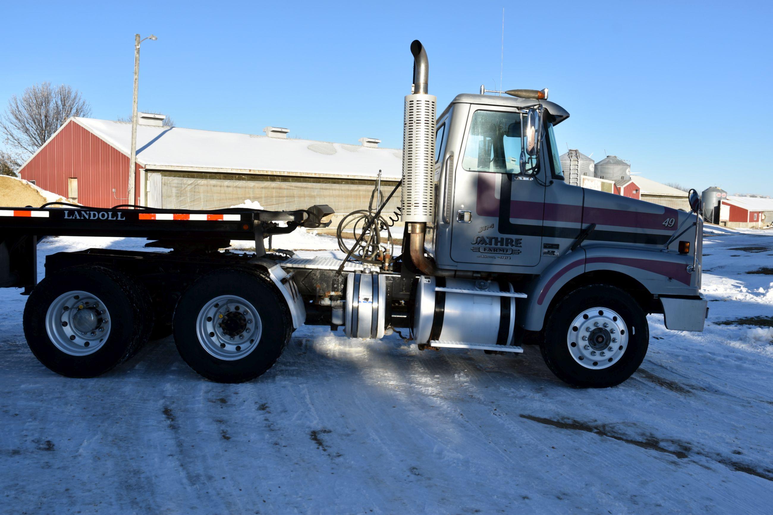 1995 Volvo White/GMC Day Cab Semi Tractor, Wet Kit, 22.5 Rubber, Aluminum Rims, Sliding 5th Wheel Pl