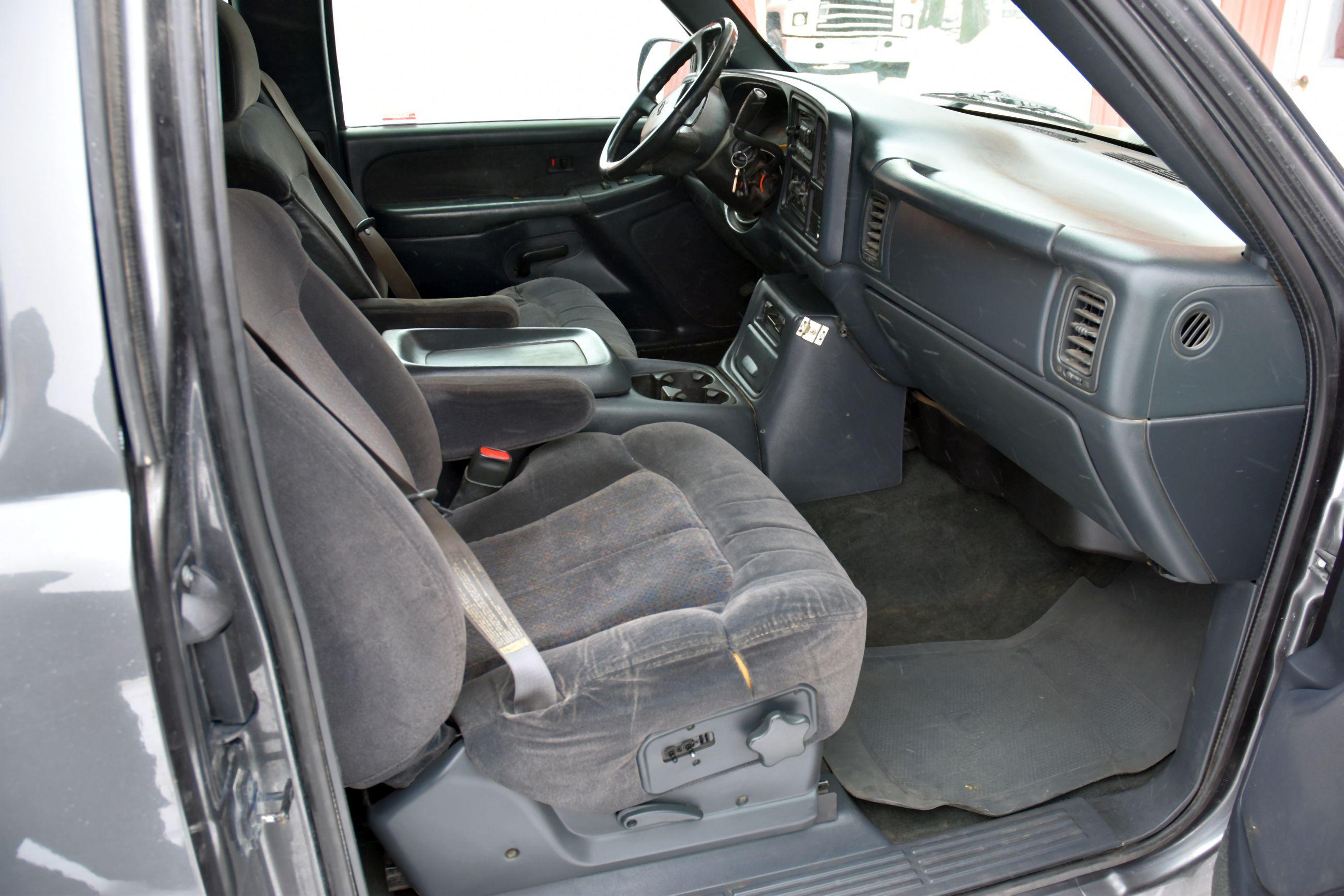 2001 Chevy 2500, 4x4 Ext Cab Pick-Up, 6.0 V8, Short Box, 199,882 Miles, Power Windows, Power Locks,