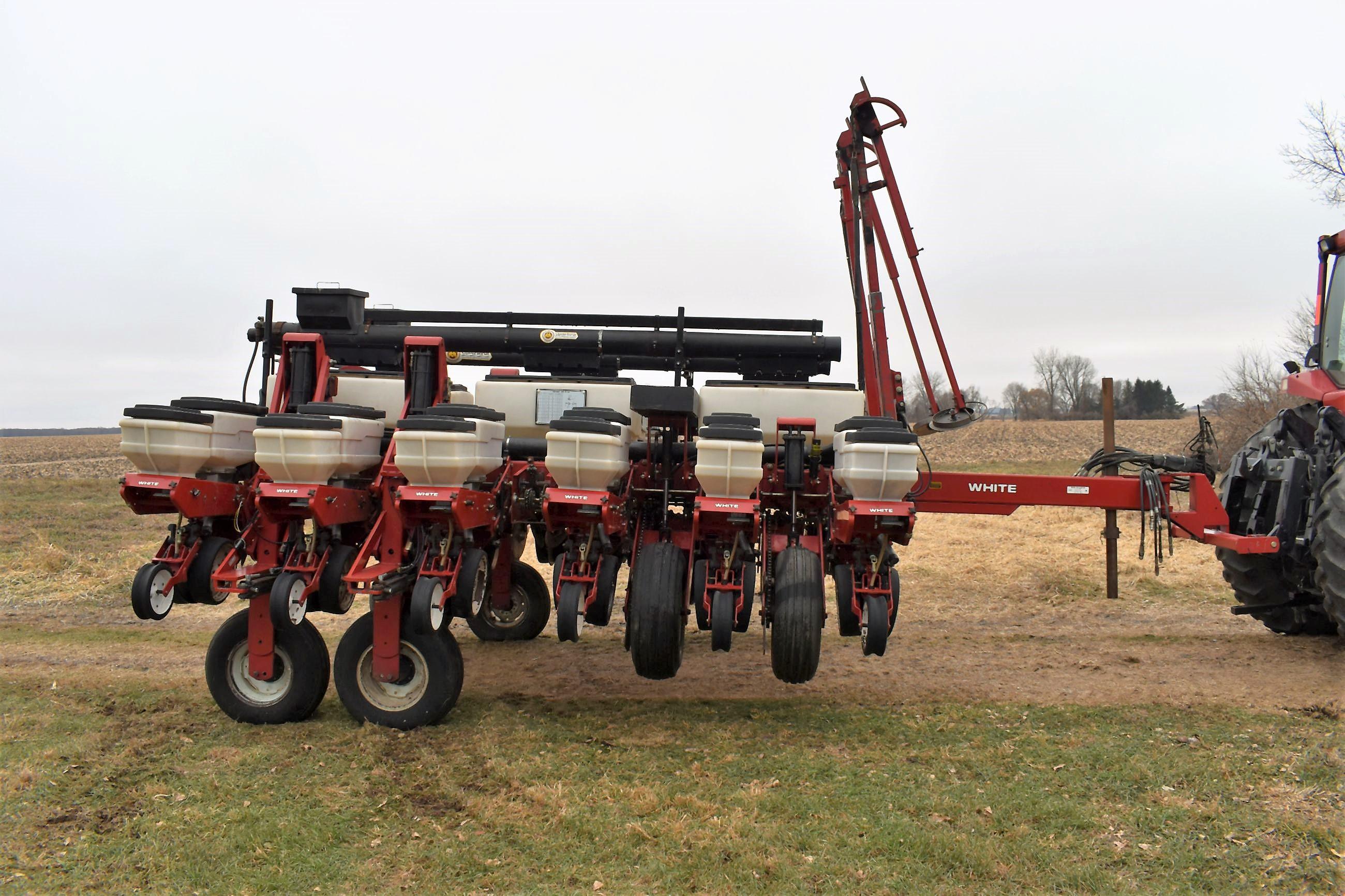 White 6180 Planter 12R30” Dry Fertilizer, Cross Auger, Ag One SM3000 Monitor, Insect Boxes, Double D