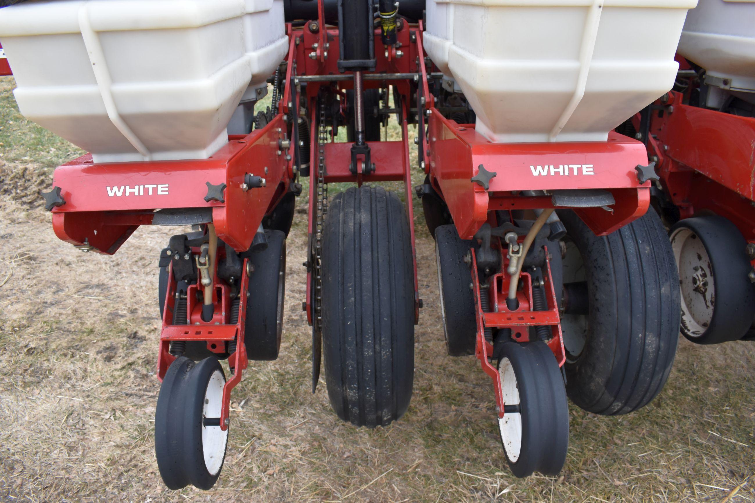 White 6180 Planter 12R30” Dry Fertilizer, Cross Auger, Ag One SM3000 Monitor, Insect Boxes, Double D