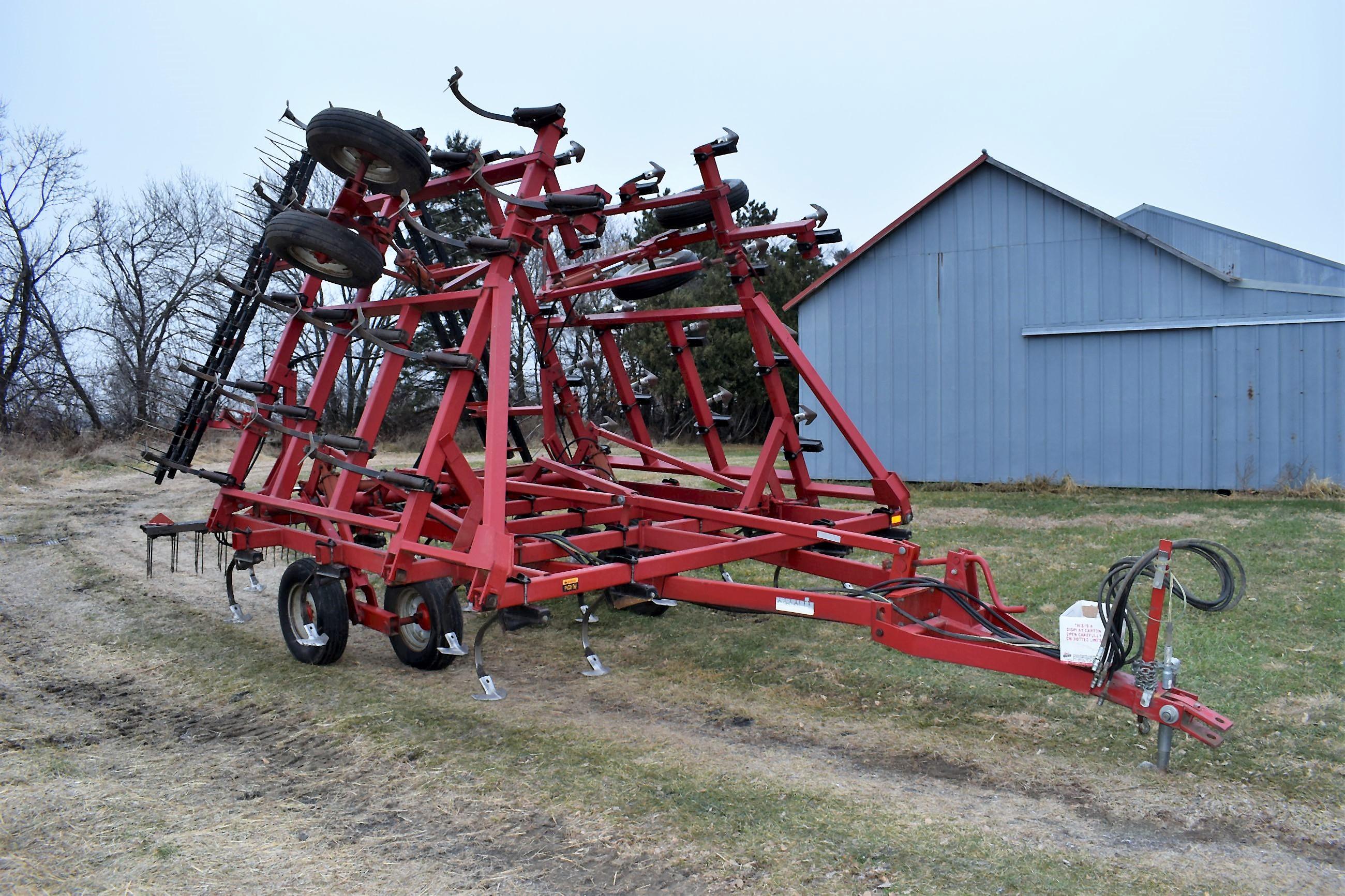 Case IH 4800 Field Cultivator, 31.5’, Walking Tandem, 3 Bar Tine Harrow, SN: JAG0057194