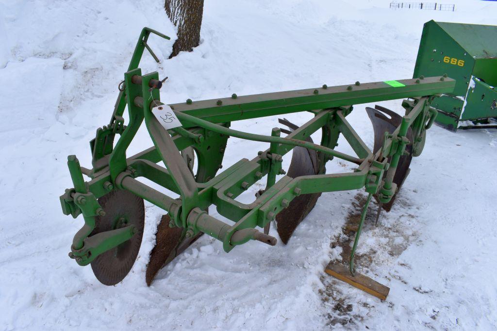 John Deere 3 x 16’s Plow, 3pt, Coulters