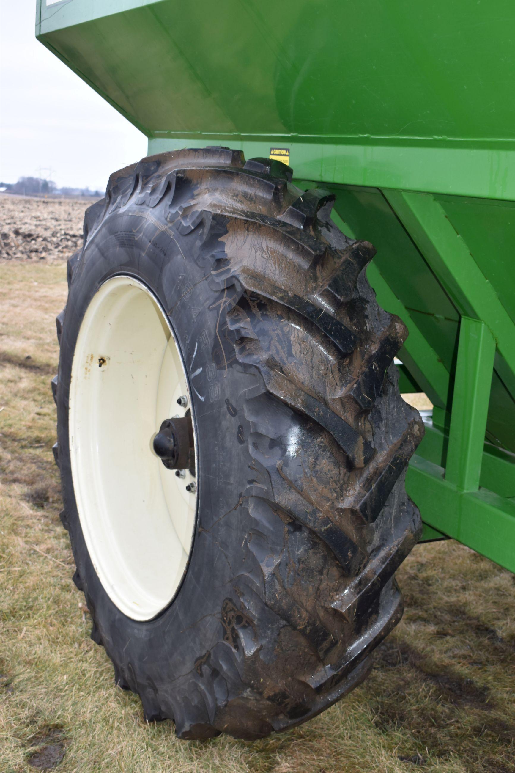 E-Z Trail 500 Grain Cart, 1000 PTO, 18.4x38 Tires