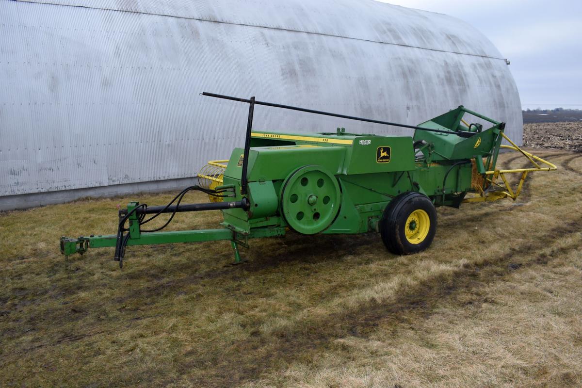 John Deere 336 Small Square Baler With Kicker