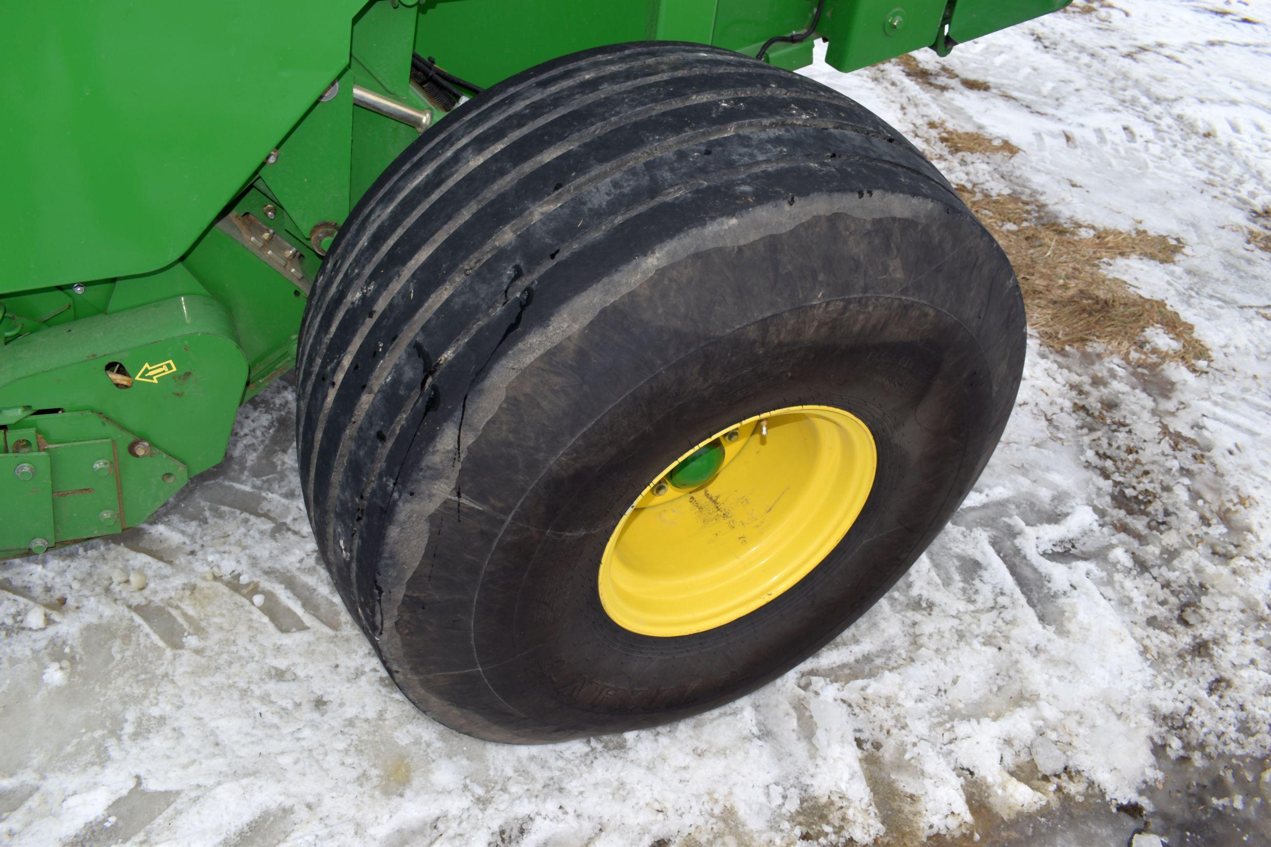 2010 John Deere 468 Mega Wide Plus Round Baler, 1000 PTO, Net Wrap, Cover Edge, Monitor, 4’ x 6’ Bal