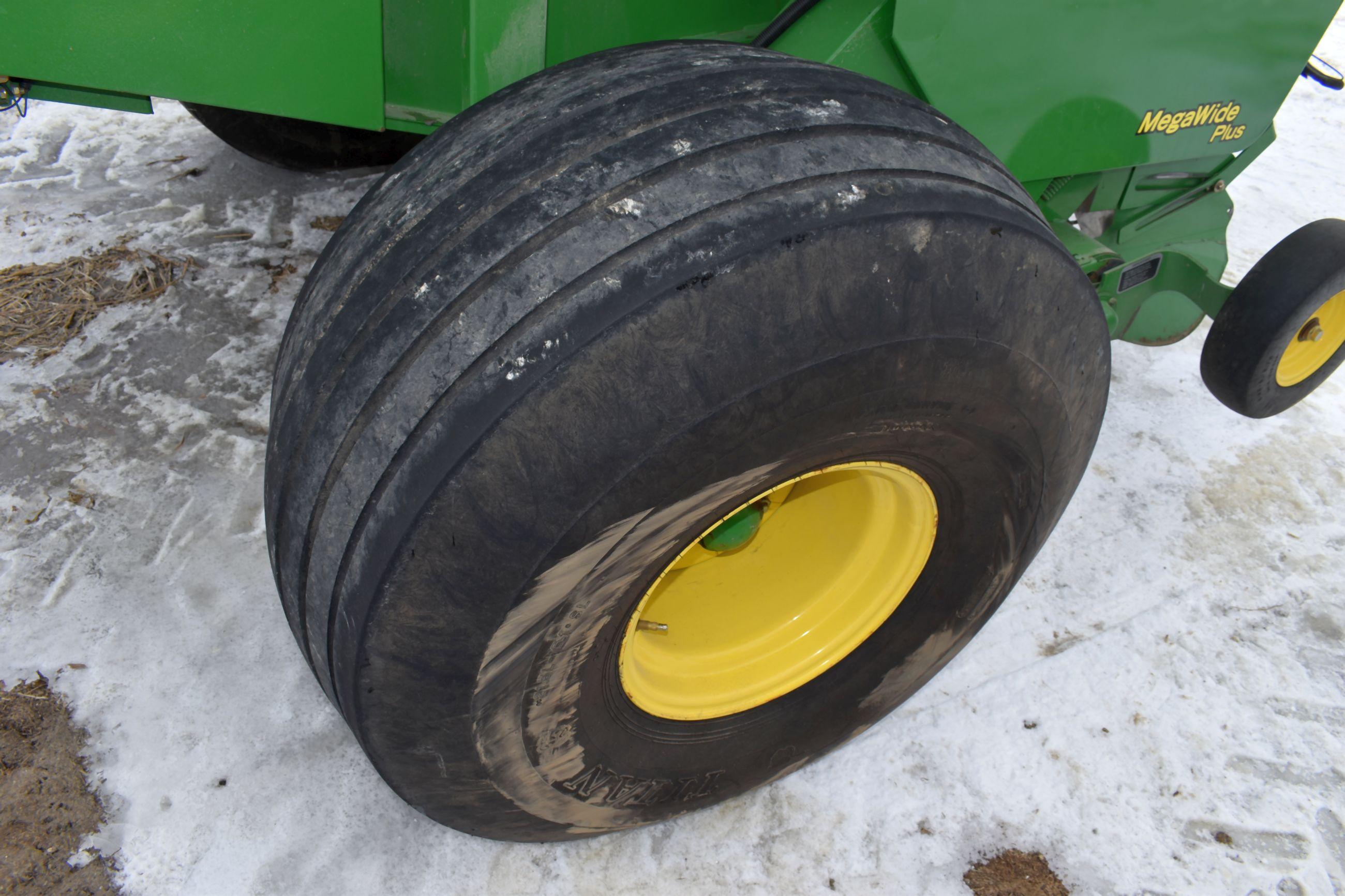 2010 John Deere 468 Mega Wide Plus Round Baler, 1000 PTO, Net Wrap, Cover Edge, Monitor, 4’ x 6’ Bal