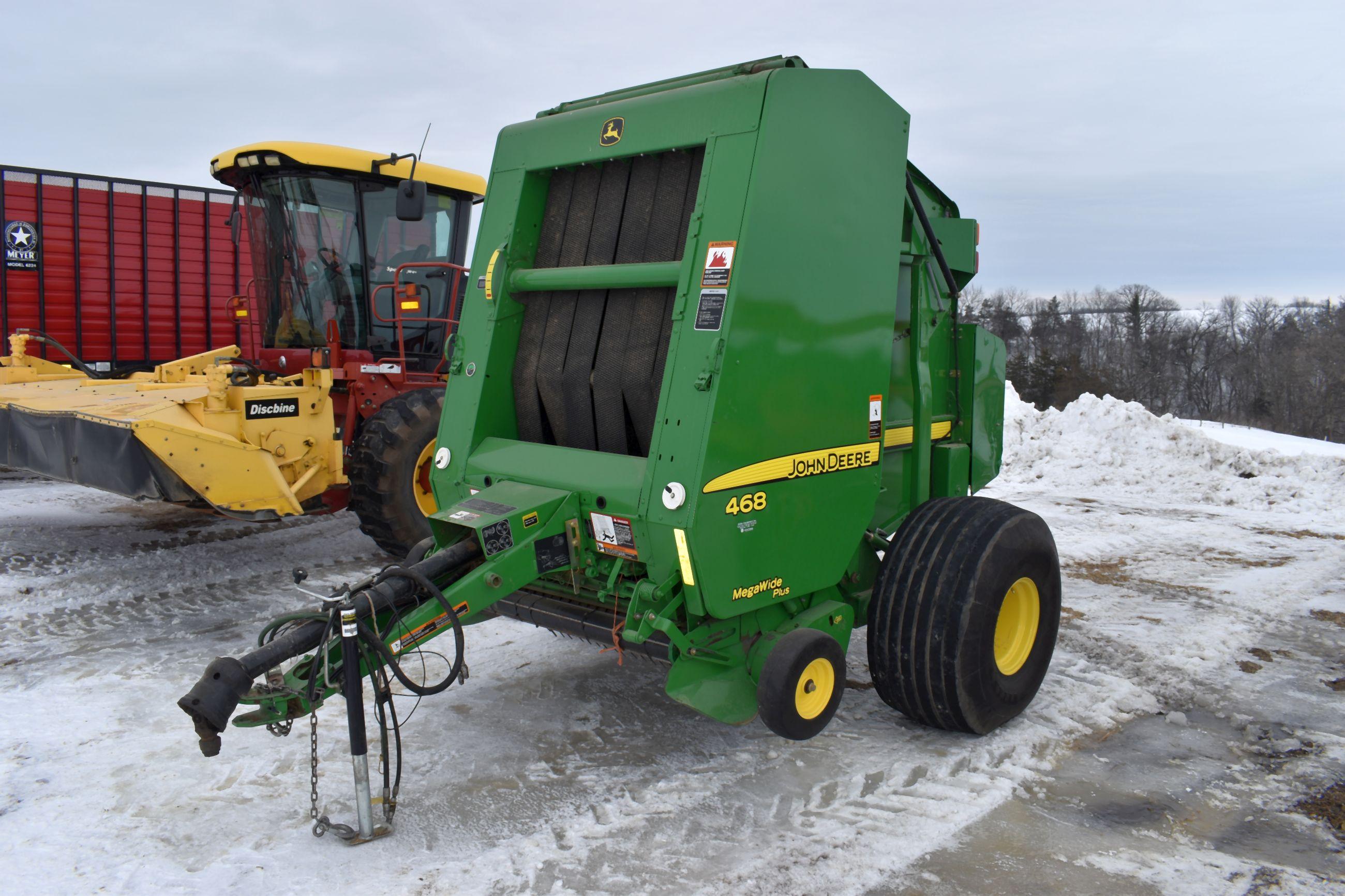 2010 John Deere 468 Mega Wide Plus Round Baler, 1000 PTO, Net Wrap, Cover Edge, Monitor, 4’ x 6’ Bal