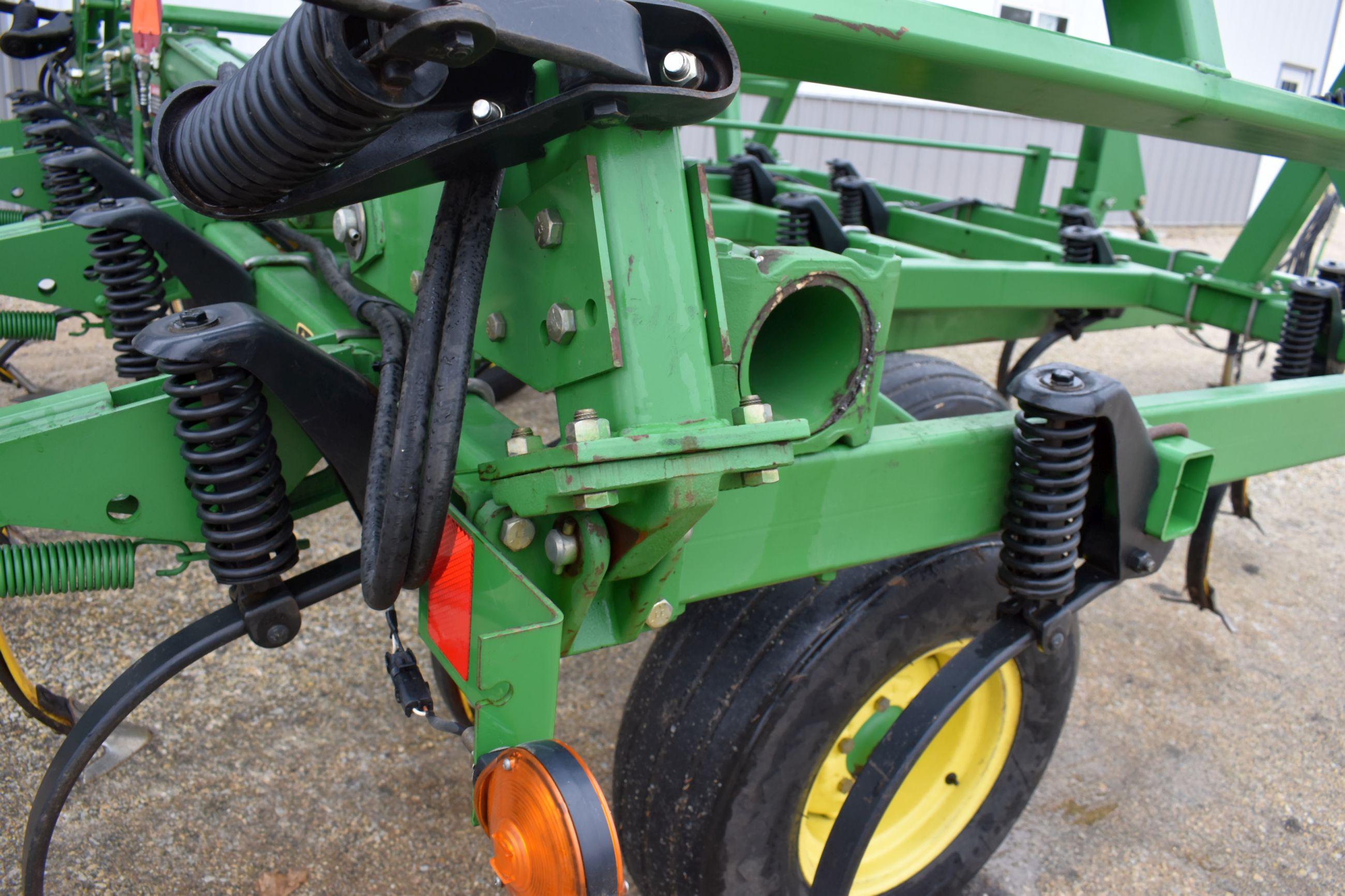 John Deere 980 Field Cultivator, 32.5’ 3 Bar Harrow, Depth Control, Walking Tandems, SN: X009306