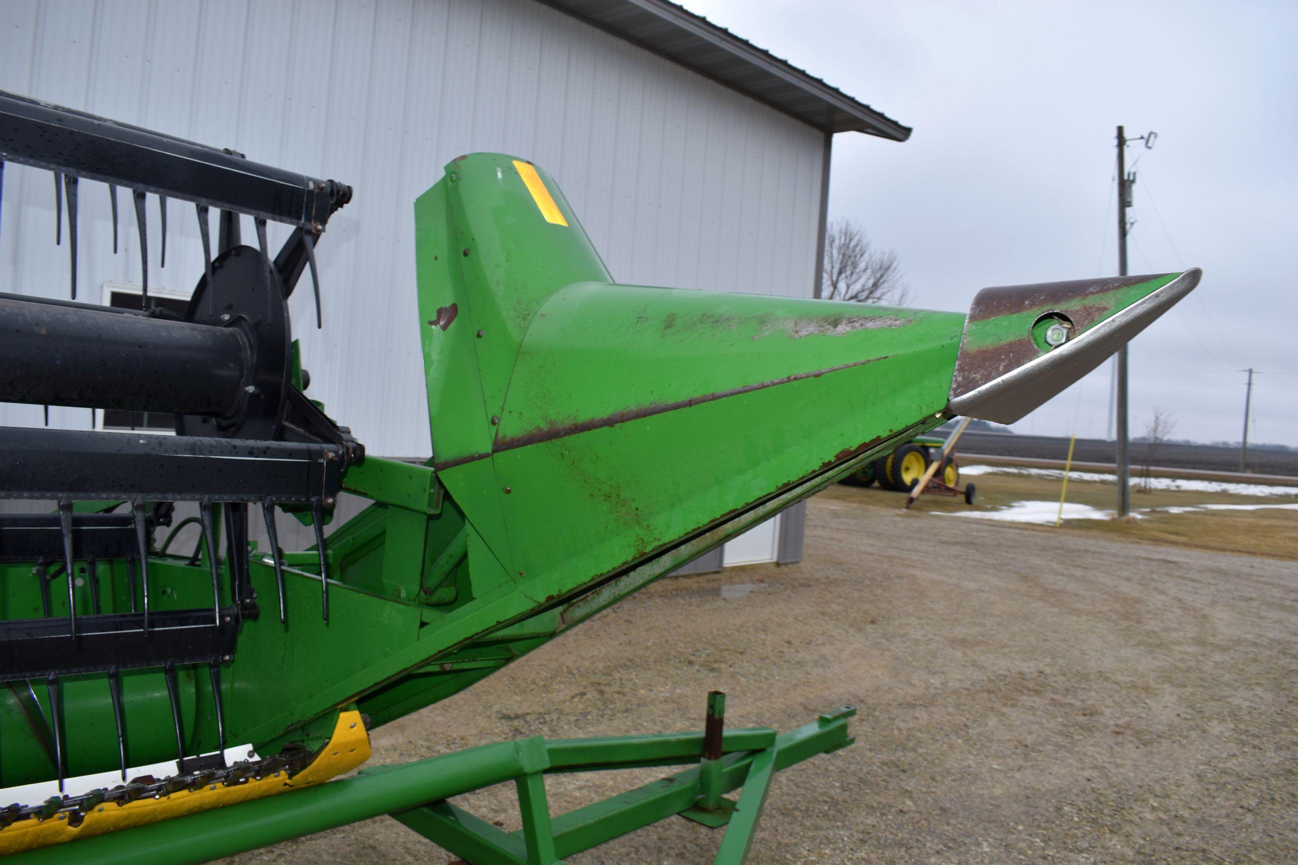 John Deere 920 Bean Head, 3” Cut, Rock Guard, Fore/Aft. Reel, Tiger Jaw Sickle, Poly, SN: F637198