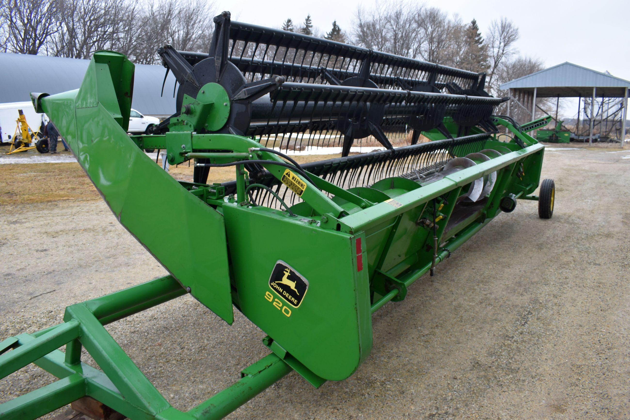 John Deere 920 Bean Head, 3” Cut, Rock Guard, Fore/Aft. Reel, Tiger Jaw Sickle, Poly, SN: F637198