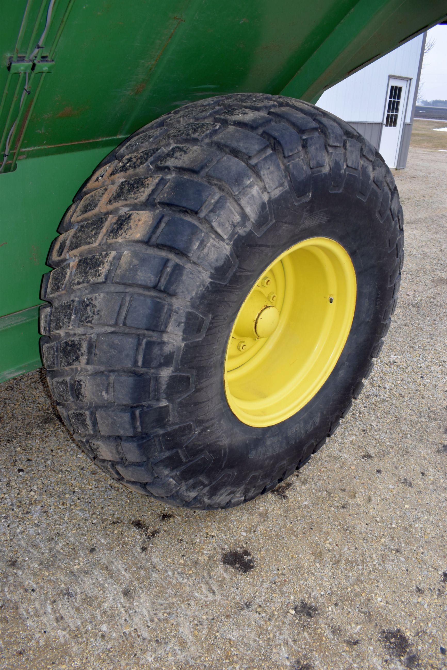 John Deere 500 Grain Cart, 23.1x26 Tires 85%, 1000PTO, Ladder Kit, Lights, Auger Light, Very Clean,