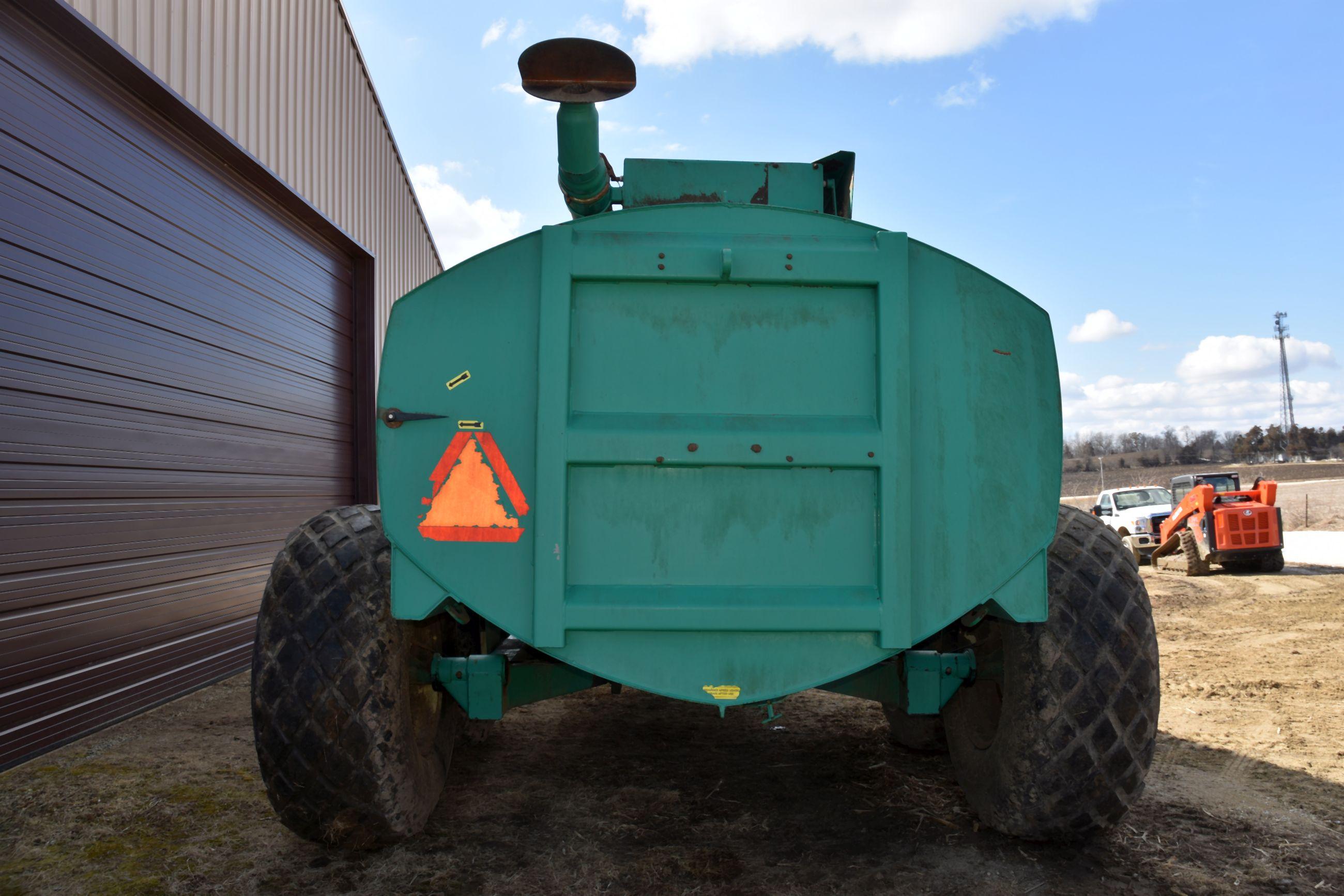 Houle Model EL-84-3000, 3,600 Gallon Manure Tank, 23.1x26 Diamond Tread Tires, Tandem Axle