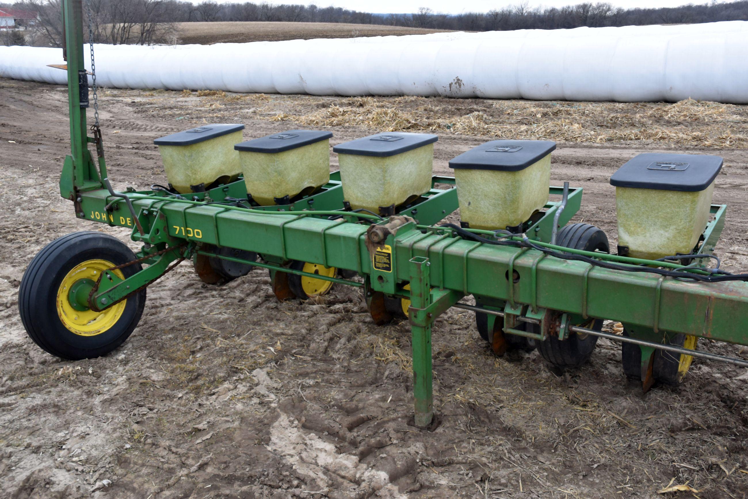 John Deere 7100 Planter, 3pt, 12Row 30”, Corn & Bean Units, Hydraulic Fold, Markers, SN: A07100B0103