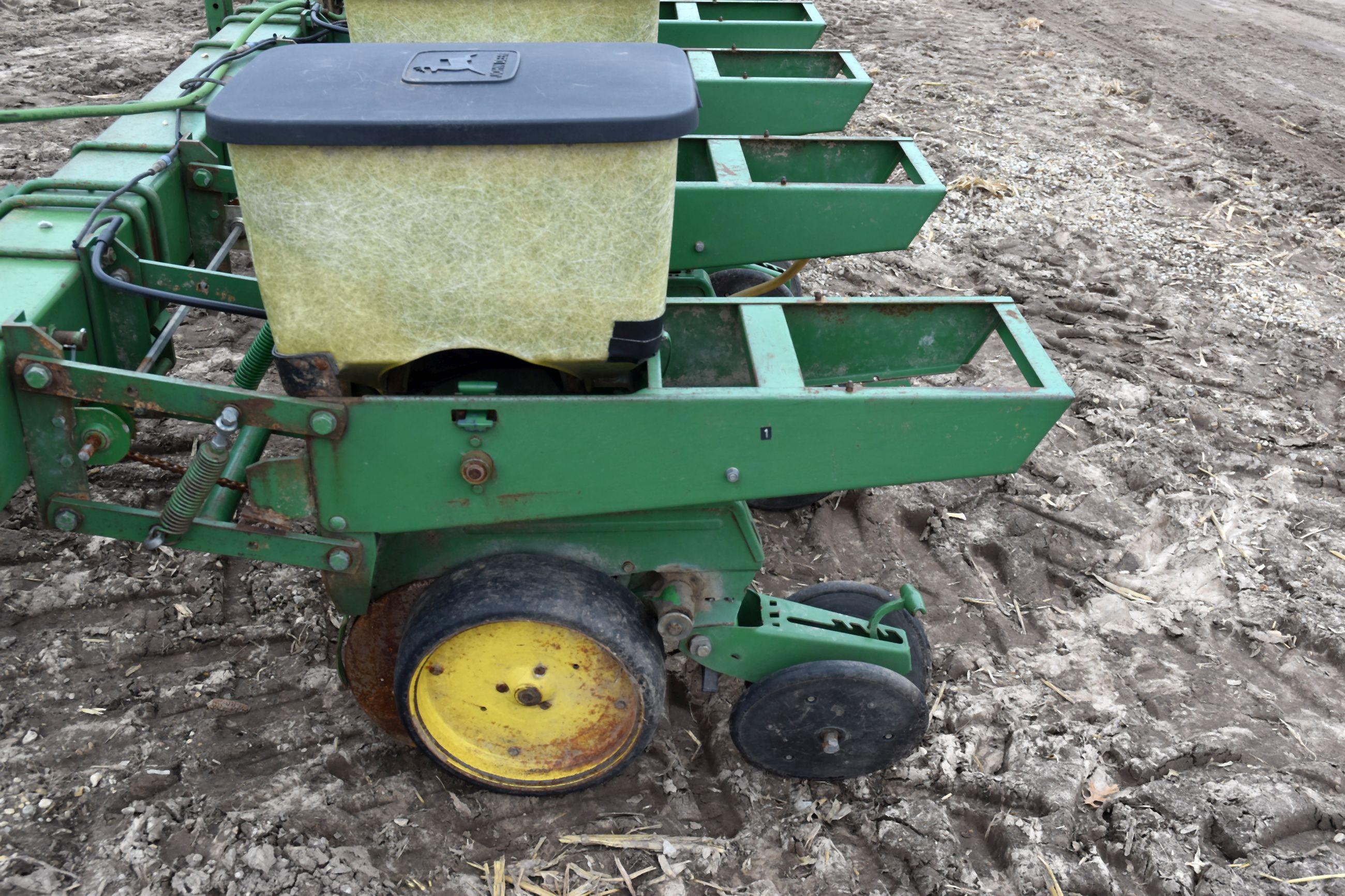 John Deere 7100 Planter, 3pt, 12Row 30”, Corn & Bean Units, Hydraulic Fold, Markers, SN: A07100B0103