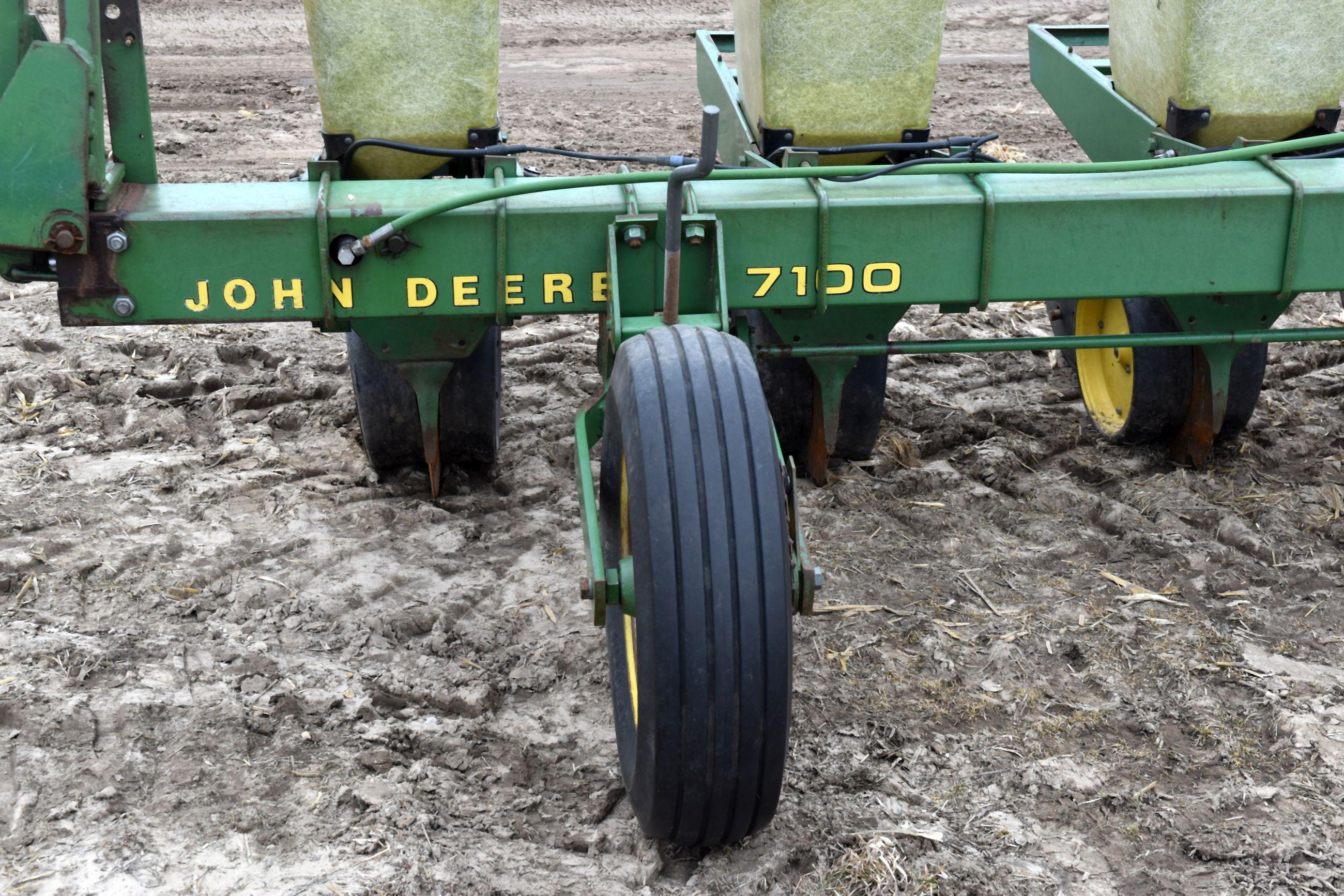 John Deere 7100 Planter, 3pt, 12Row 30”, Corn & Bean Units, Hydraulic Fold, Markers, SN: A07100B0103