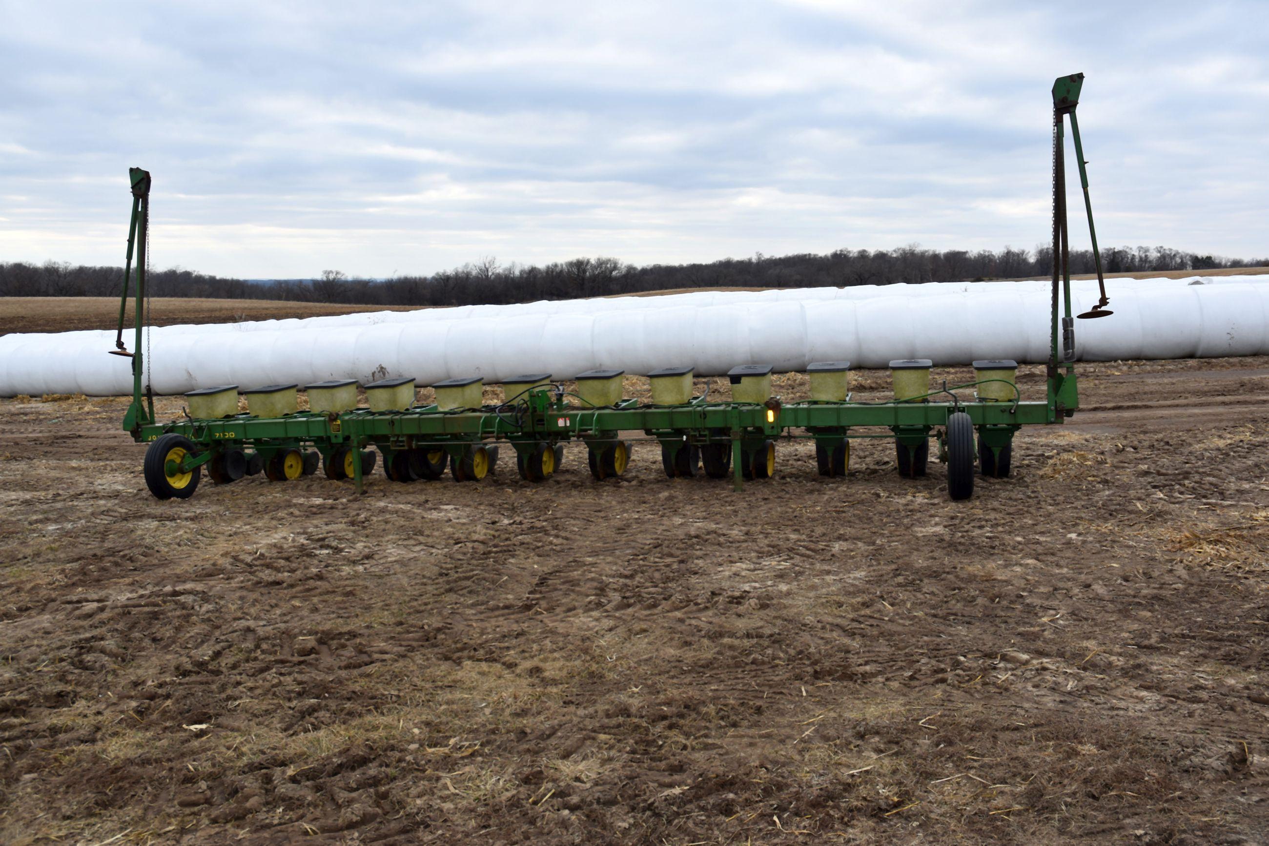 John Deere 7100 Planter, 3pt, 12Row 30”, Corn & Bean Units, Hydraulic Fold, Markers, SN: A07100B0103