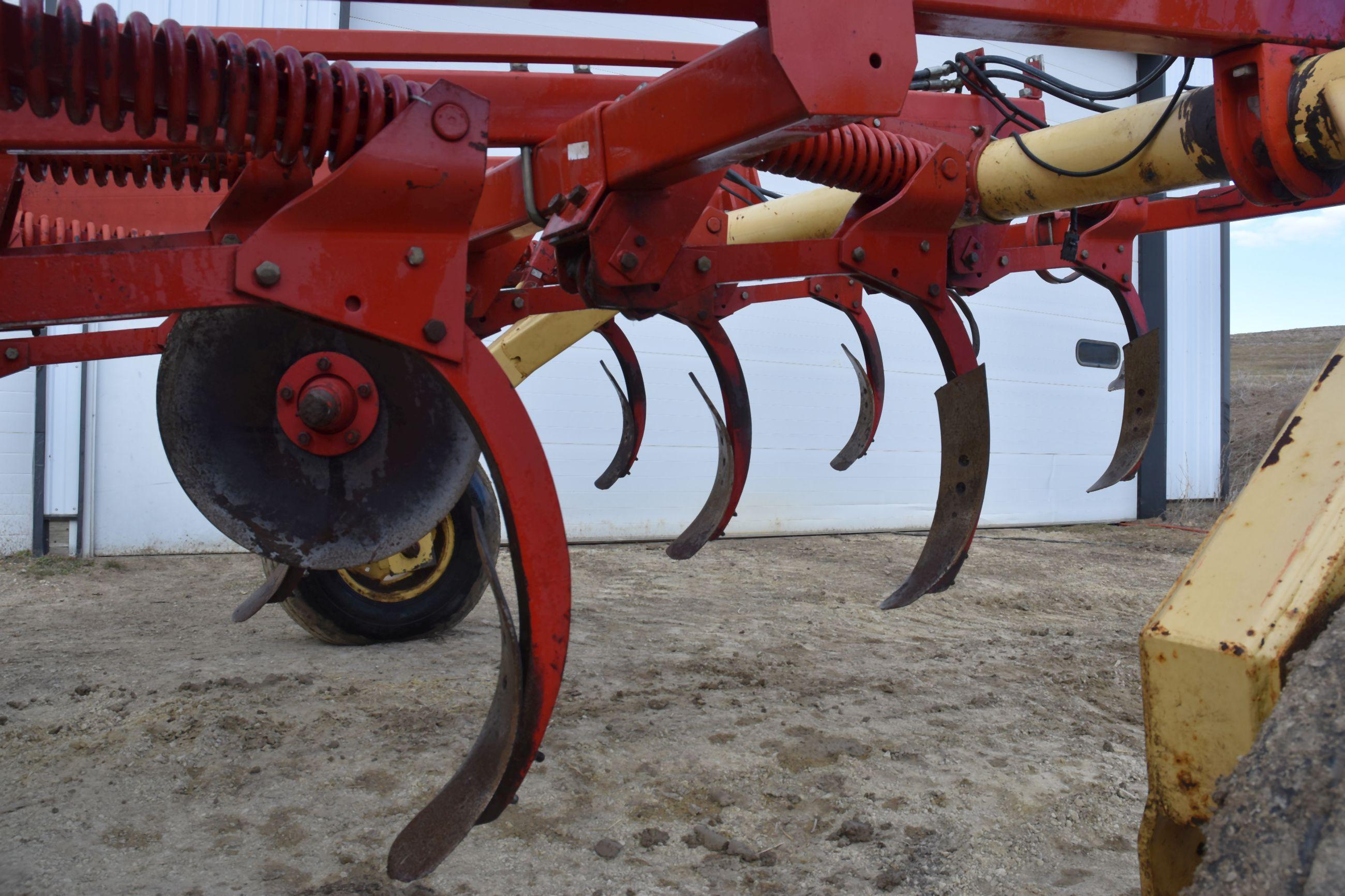 Krause 4810 Land King, 9 Shank, Disc Chisel Plow, 4 Rear Shank Levelers, Light Kit, 10.00-15 Tires S