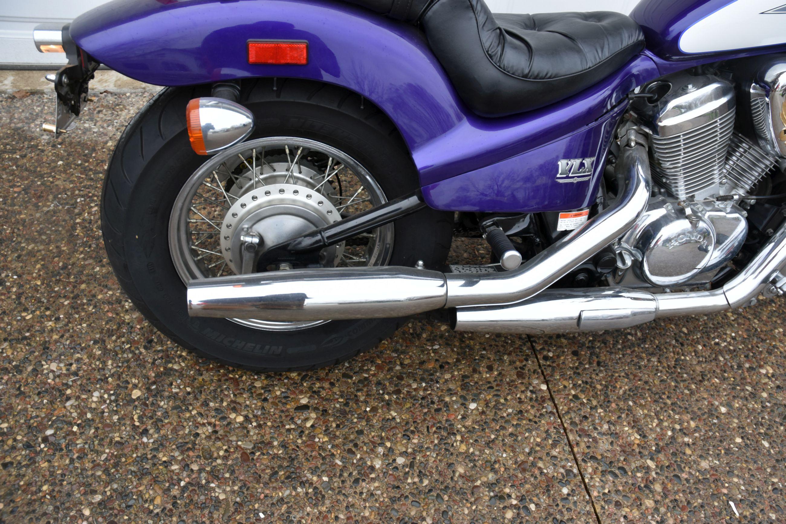 1995 Honda Shadow VLX, 1,626 Miles Showing, Blinkers And Mirrors, Passenger Seat, Runs Good