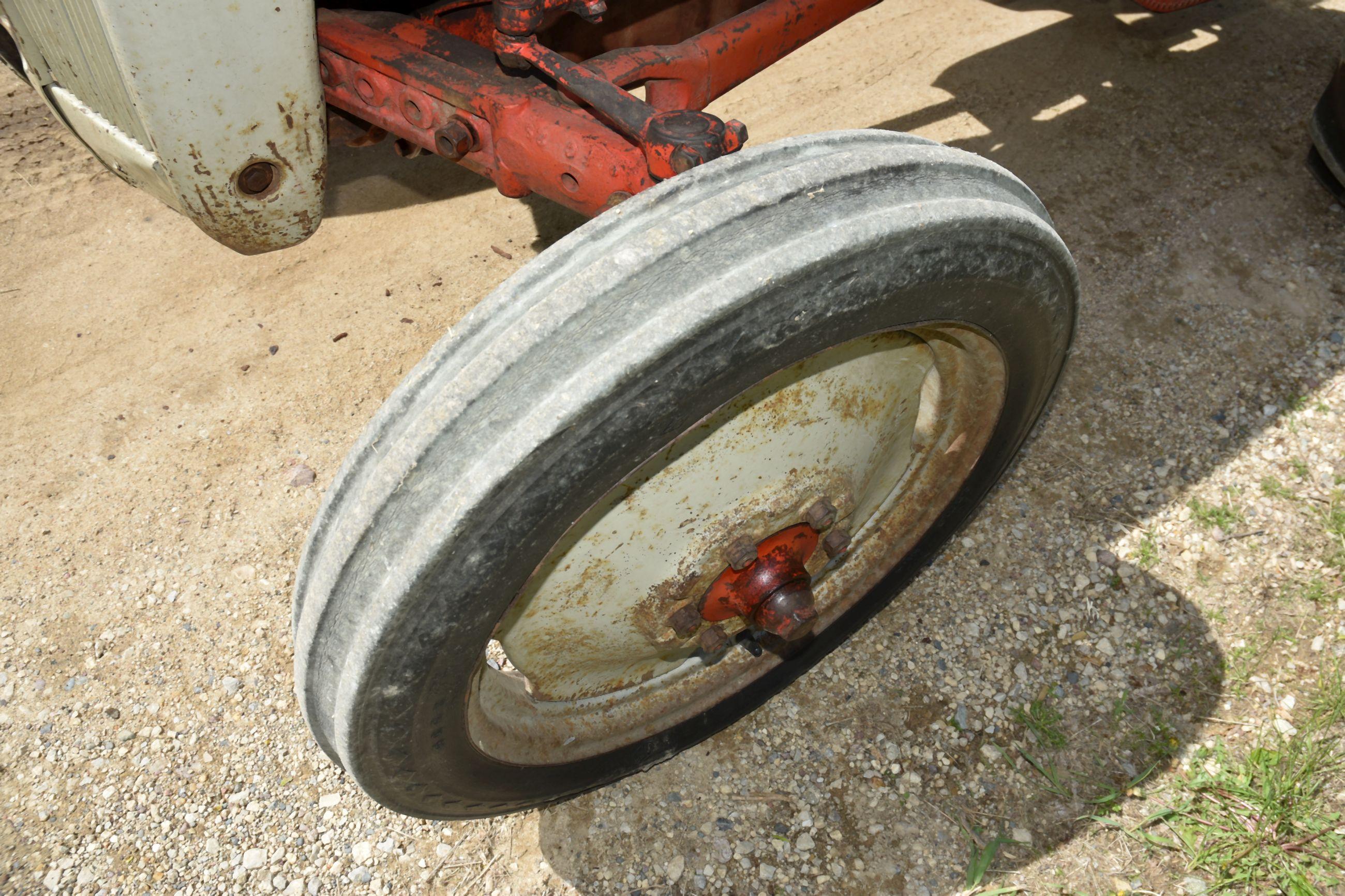 1952 Ford 8N Tractor, 3pt, Fenders, No Center Link, No Draw Bar, Runs Good, Front Grille Guard