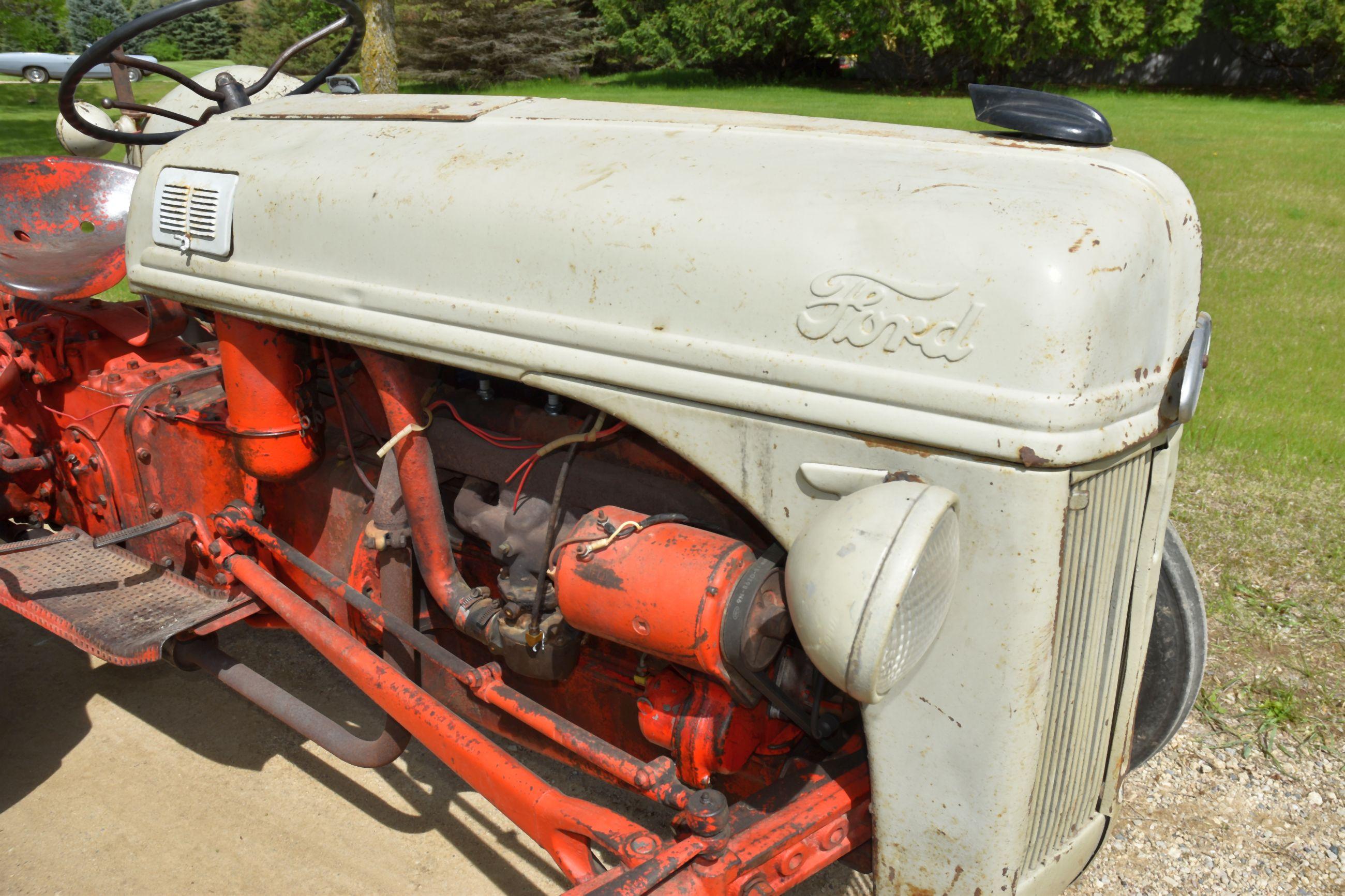 1952 Ford 8N Tractor, 3pt, Fenders, No Center Link, No Draw Bar, Runs Good, Front Grille Guard