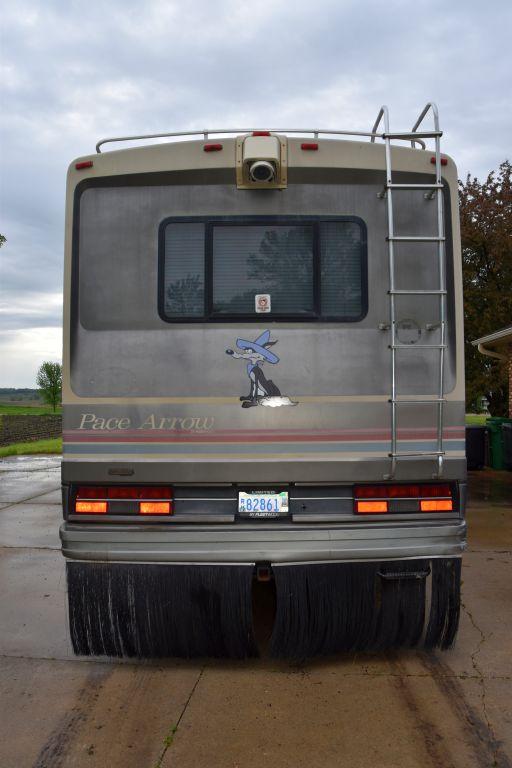 1990 Fleetwood Pace Arrow Model J Motor Home, 454 V8 Engine, Recently Replaced Engine, Tandem Axle,