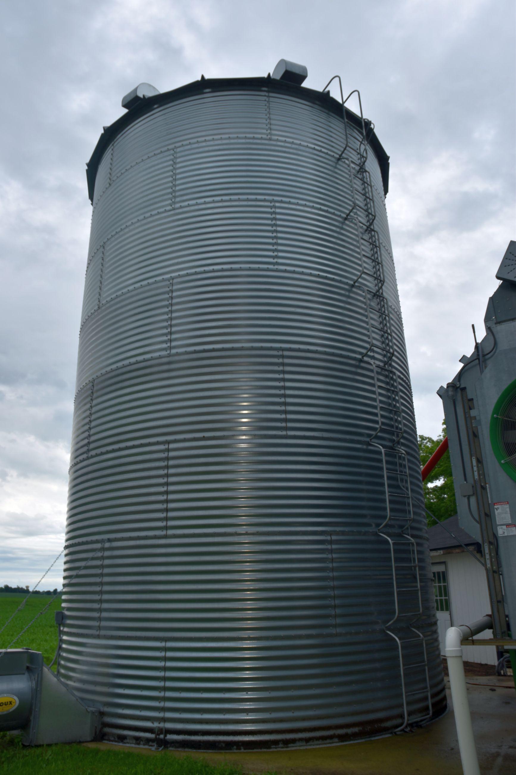 2012 Sioux 6000 Bushel Grain Bin, 18’ x 8 Rings, 5hp, 24” Fan,Air Floor, 6'' Unload, Single Phase, 6