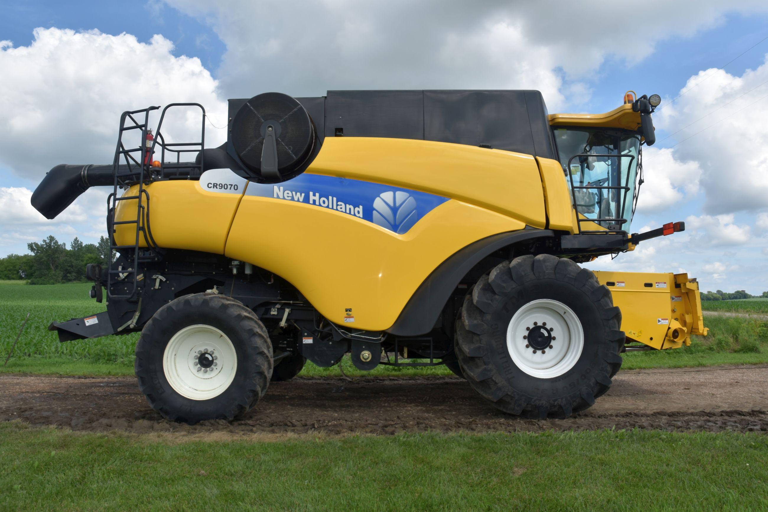 2009 New Holland CR9070 Power Rear Axle, 4 Speed Hydro, 1,209 Separator/1,700 Engine Hours, Positive