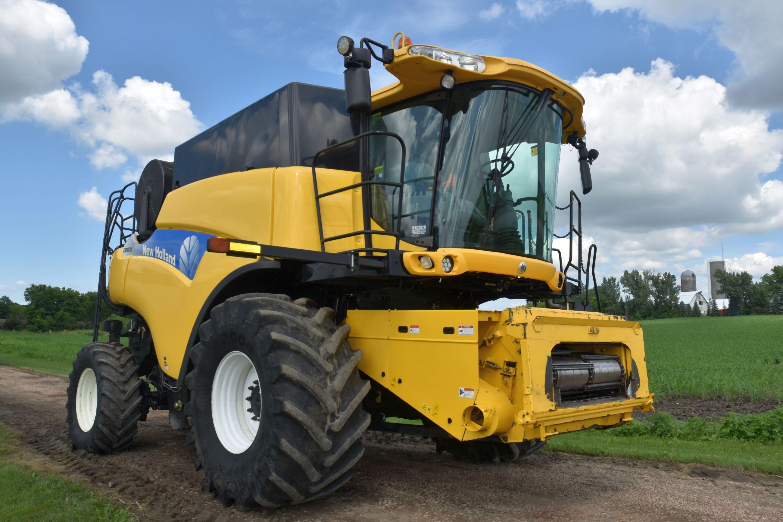 2009 New Holland CR9070 Power Rear Axle, 4 Speed Hydro, 1,209 Separator/1,700 Engine Hours, Positive