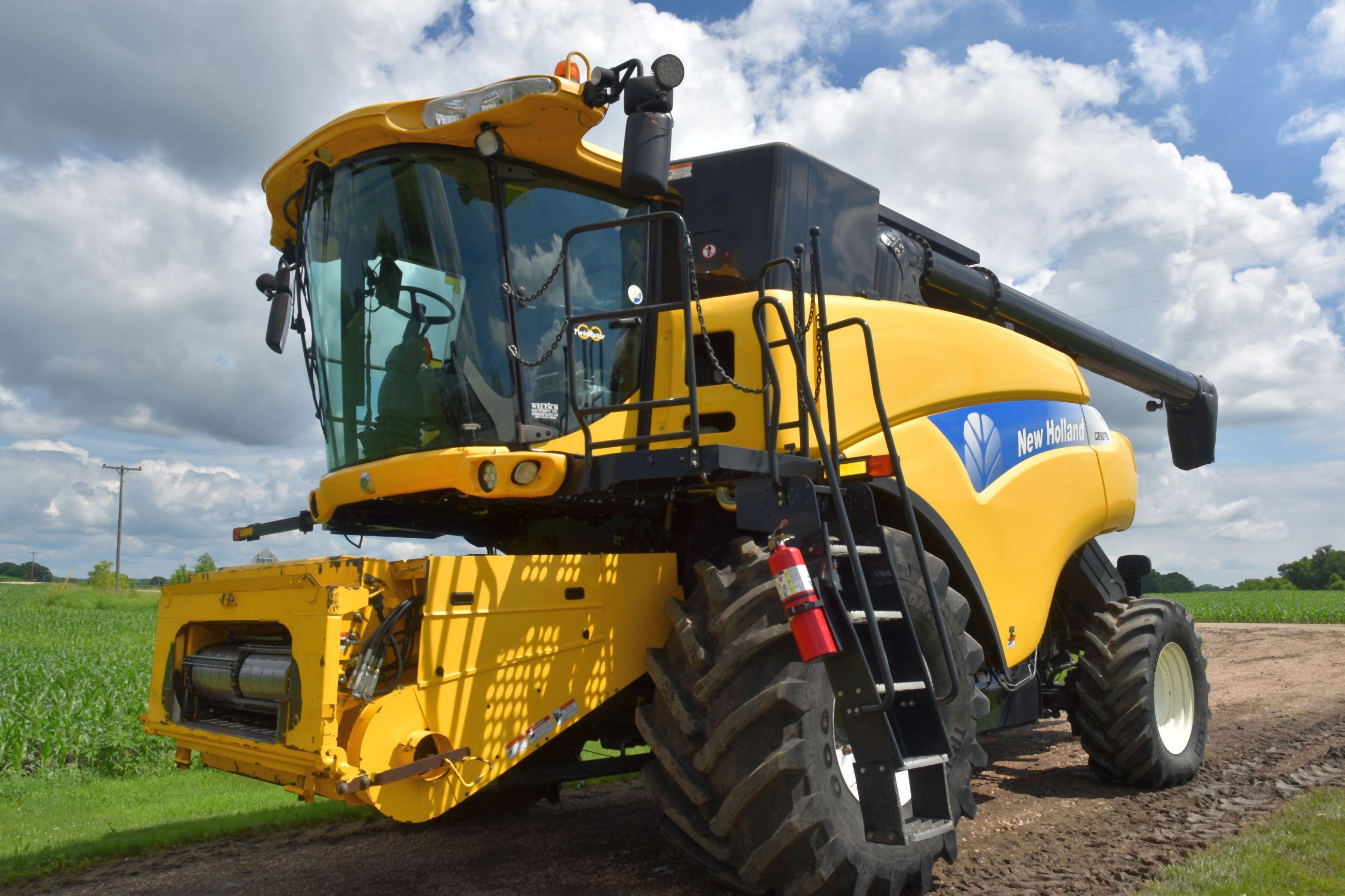 2009 New Holland CR9070 Power Rear Axle, 4 Speed Hydro, 1,209 Separator/1,700 Engine Hours, Positive