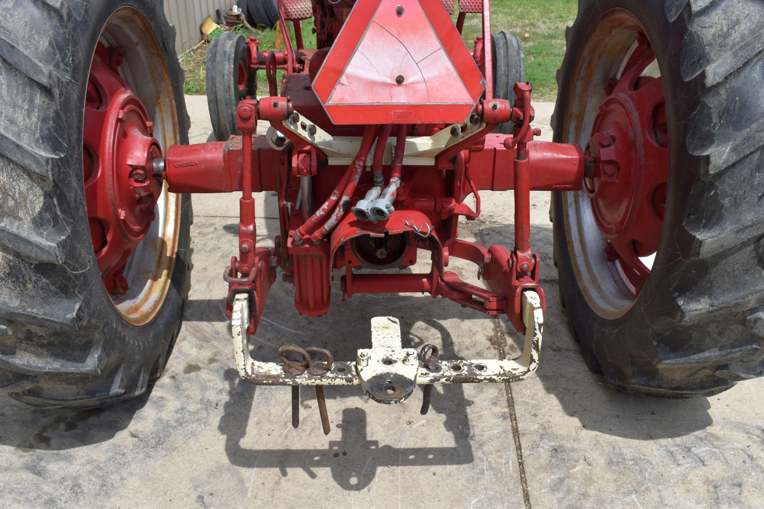 Farmall 560 Gas W/F, 15.5 x 38, Wheel Weights, Fast Hitch, Good TA, 5322 Hours Showing, Sharp Tracto